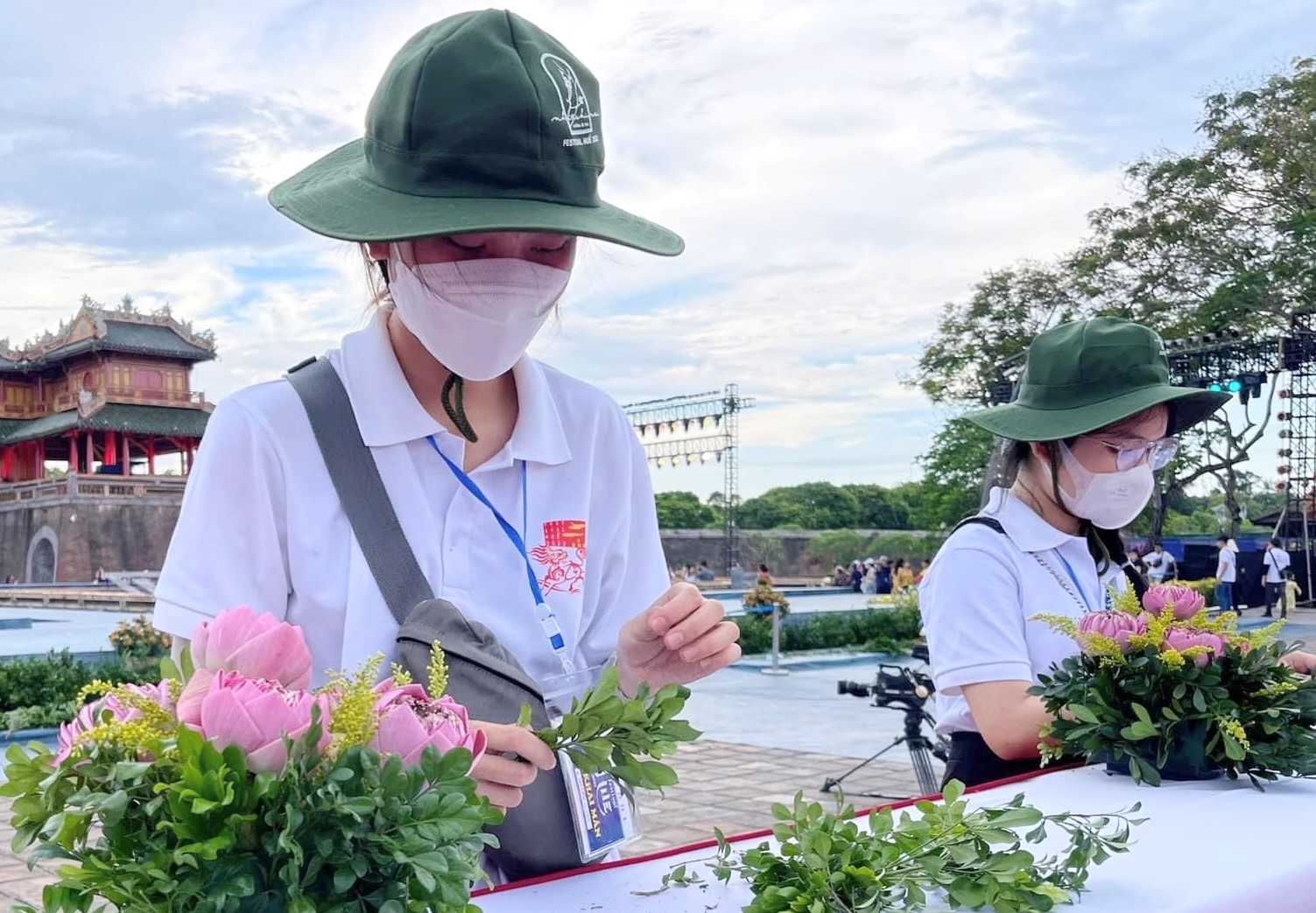 Khen thưởng 5 tập thể và 20 cá nhân xuất sắc trong hoạt động Tình nguyện phục vụ Tuần lễ Festival Huế