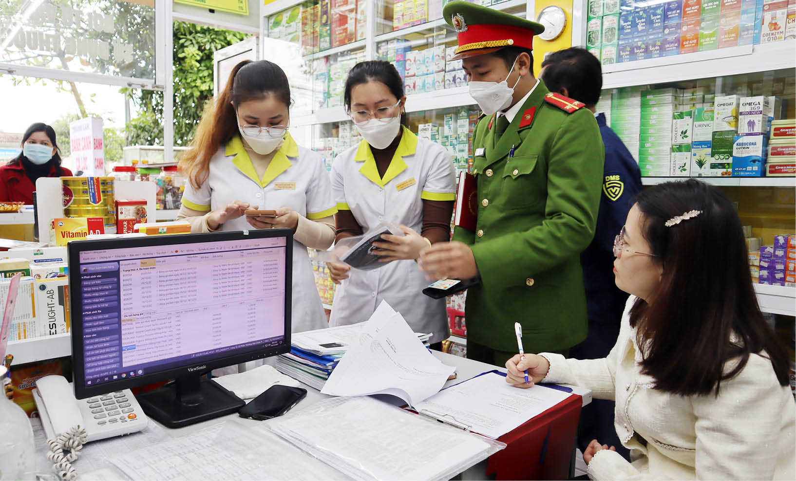 Kiểm soát hoạt động khám, chữa bệnh, kinh doanh dược phẩm