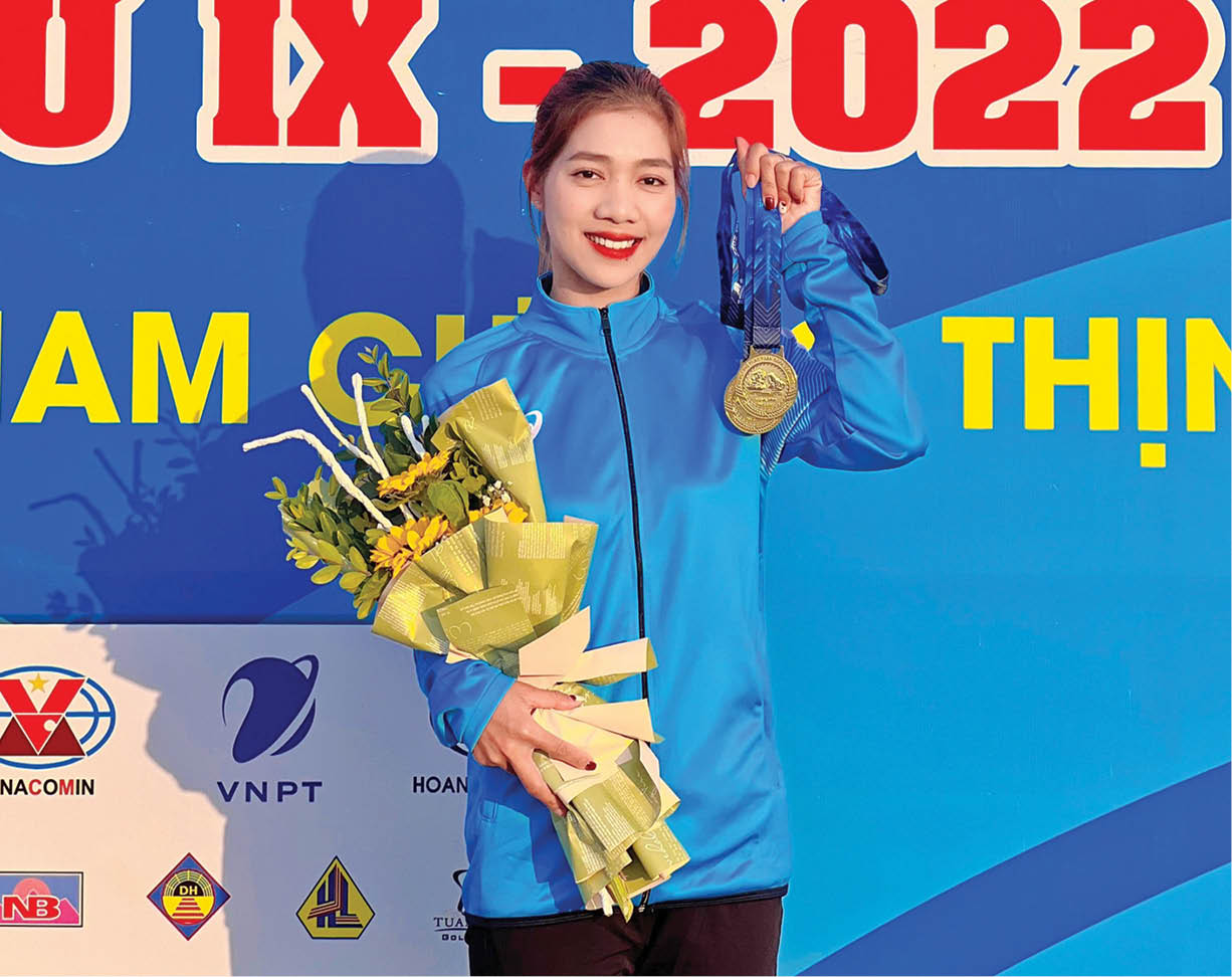 Thanh Nhi  bắn cung thắng lớn