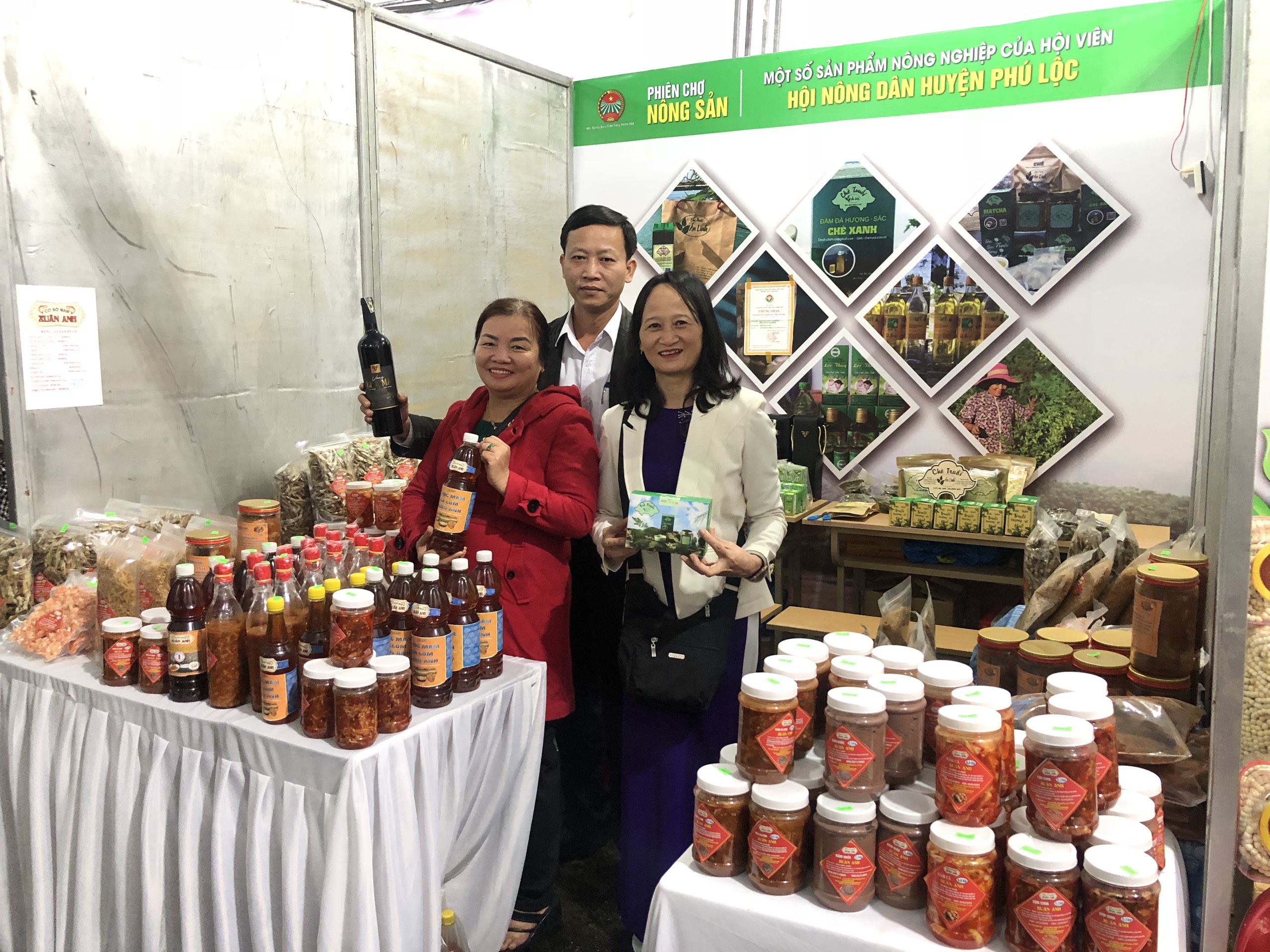 Khai mạc phiên chợ quảng bá nông sản cho nông dân