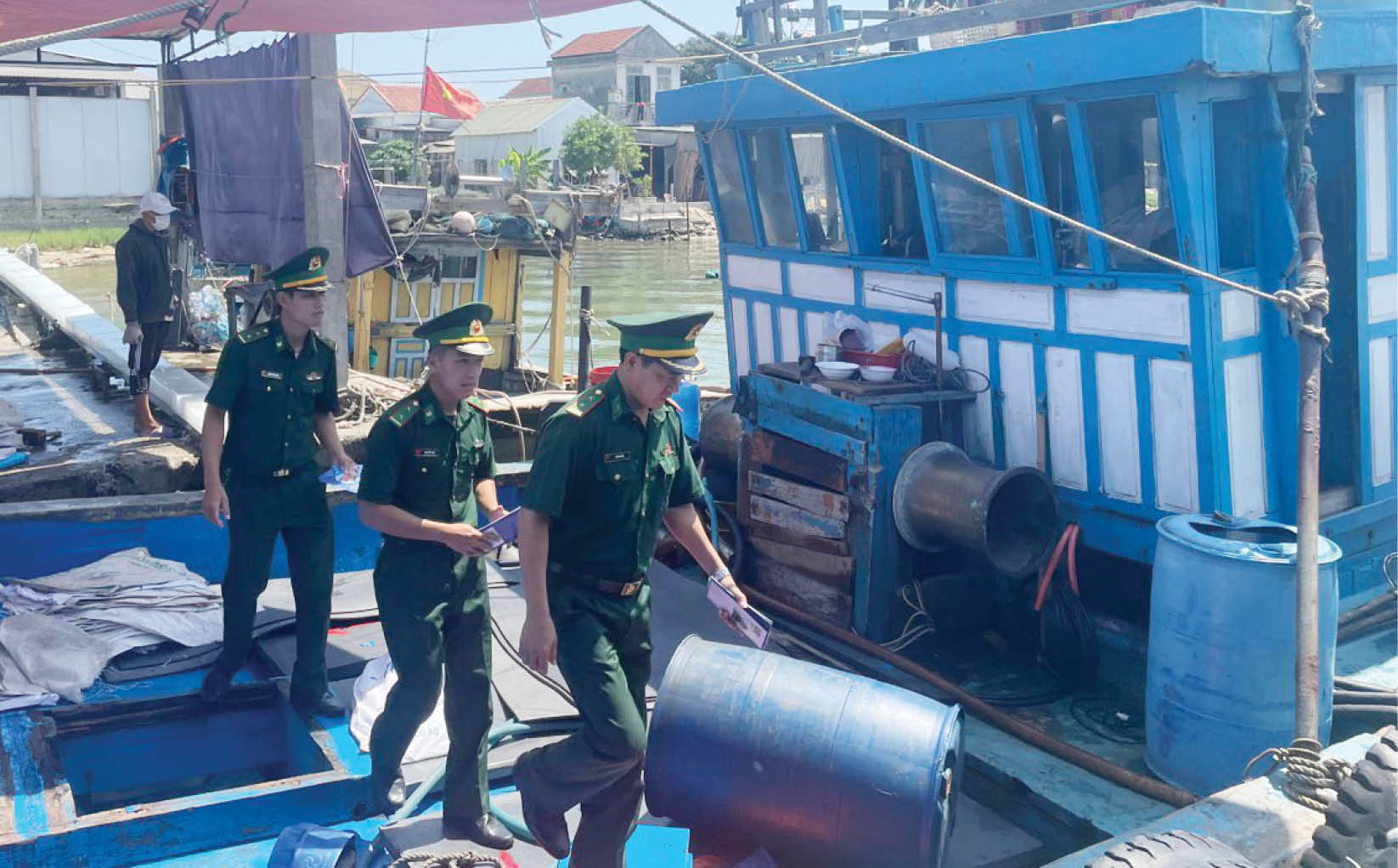 Vững chắc nền biên phòng toàn dân