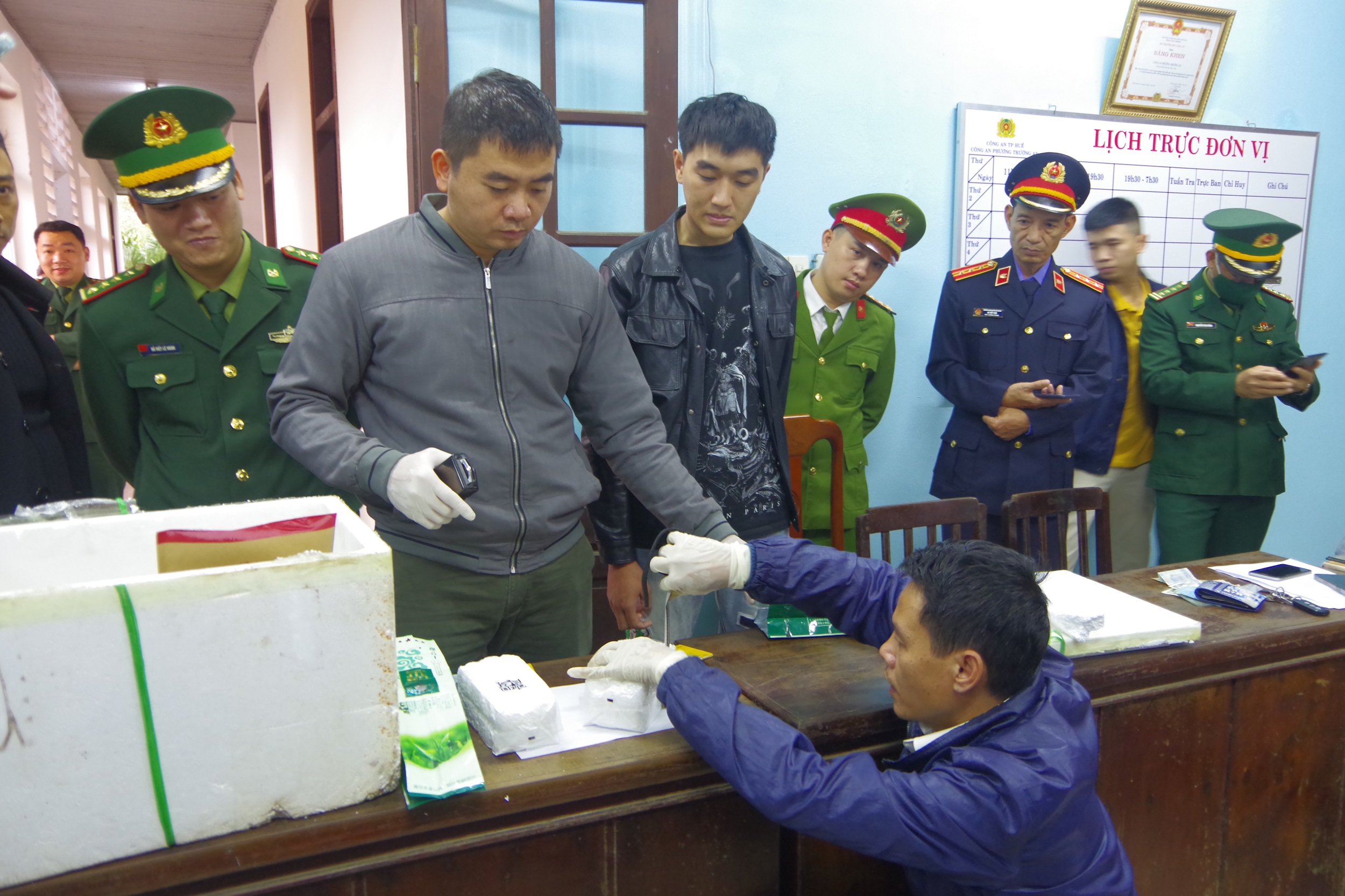 Bắt giữ 2 đối tượng vận chuyển 3kg ma túy trái phép