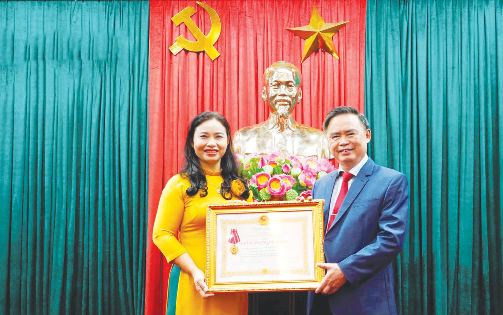 Vững bước đi lên