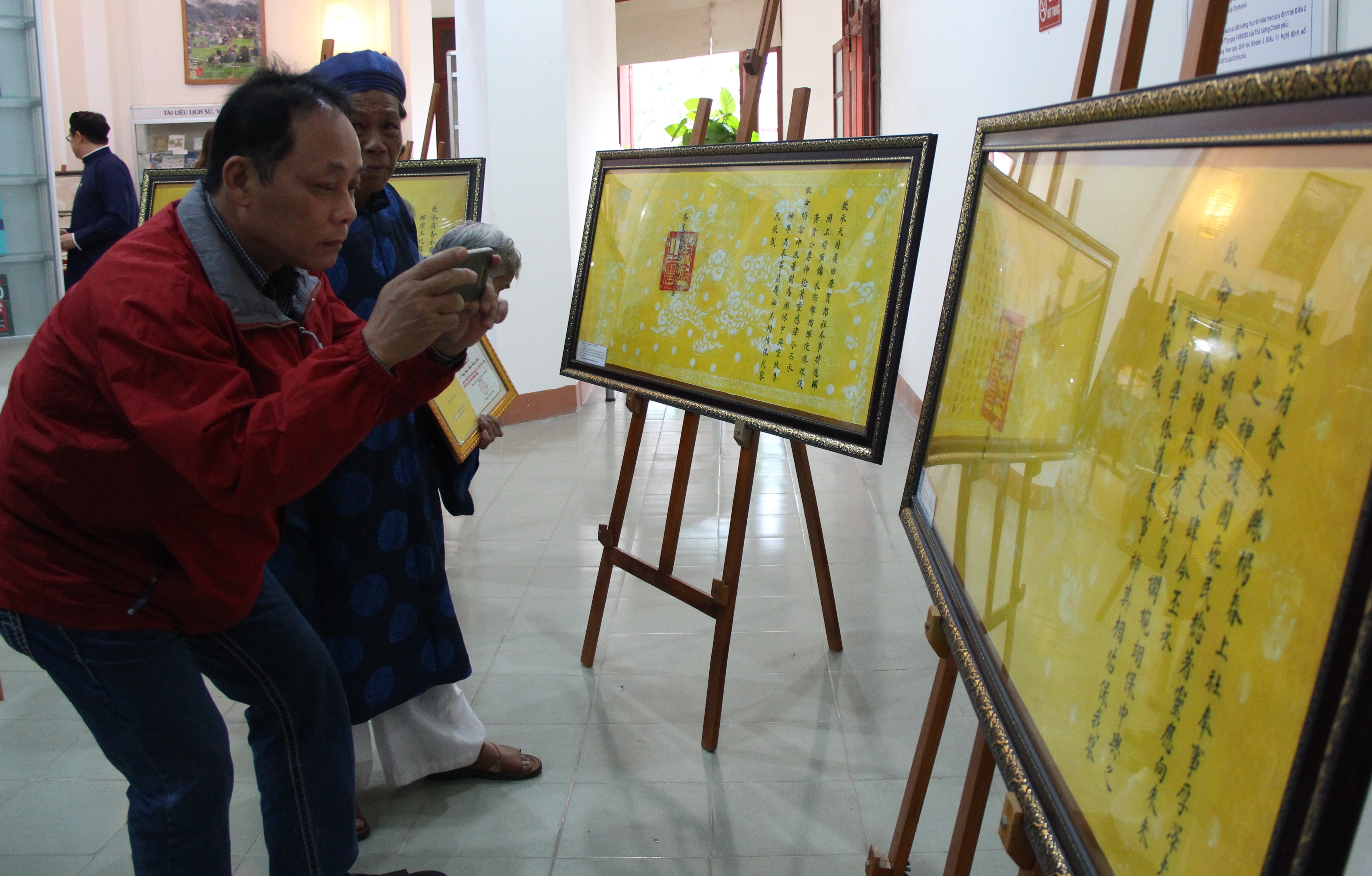 Chạy đua với thời gian để bảo tồn di sản Hán Nôm