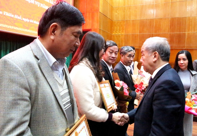 Giữ kỷ luật, kỷ cương của Đảng, làm trong sạch đội ngũ cán bộ, đảng viên