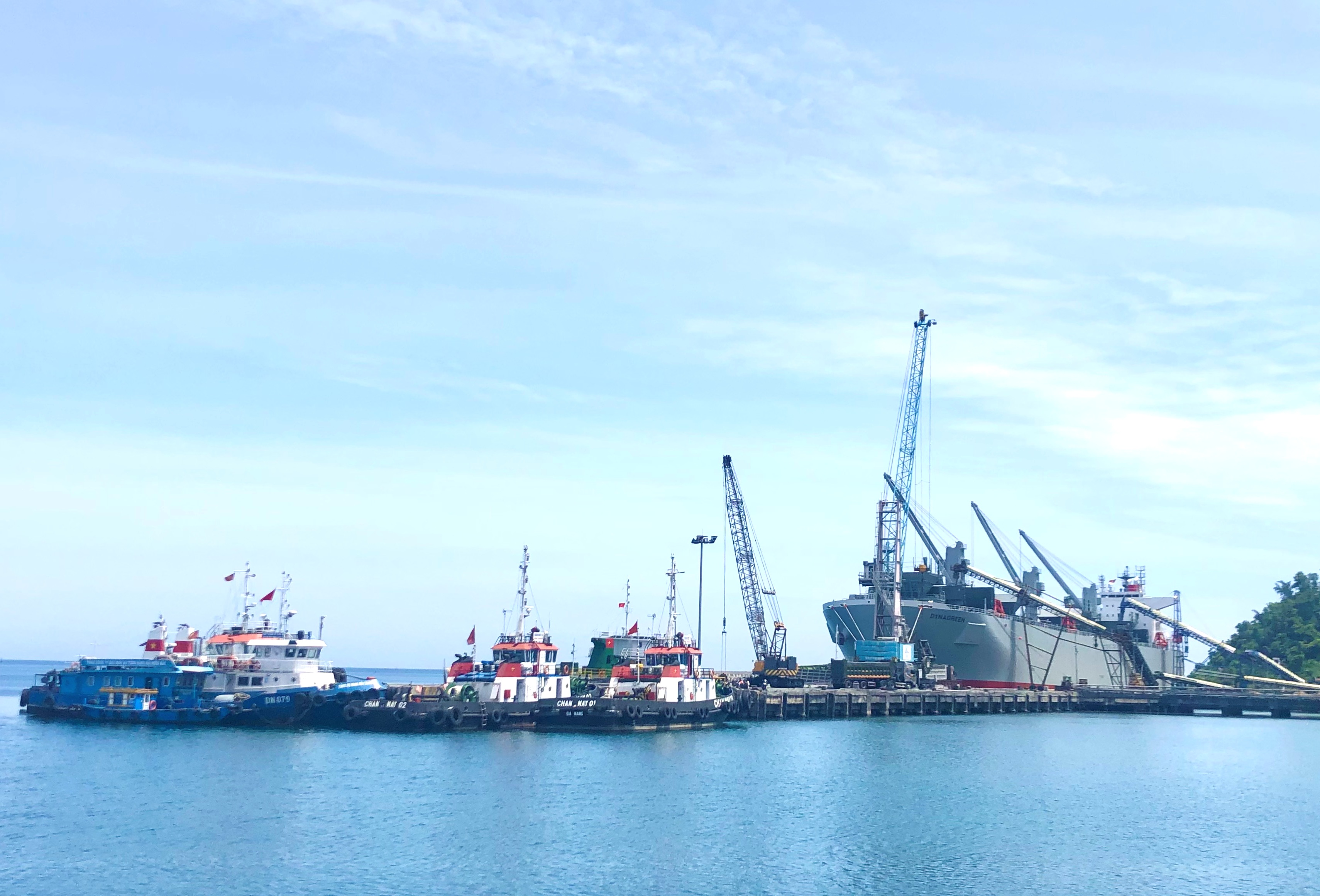 Thu hút thêm 10 - 12 dự án vào các khu kinh tế-công nghiệp của tỉnh trong năm 2023