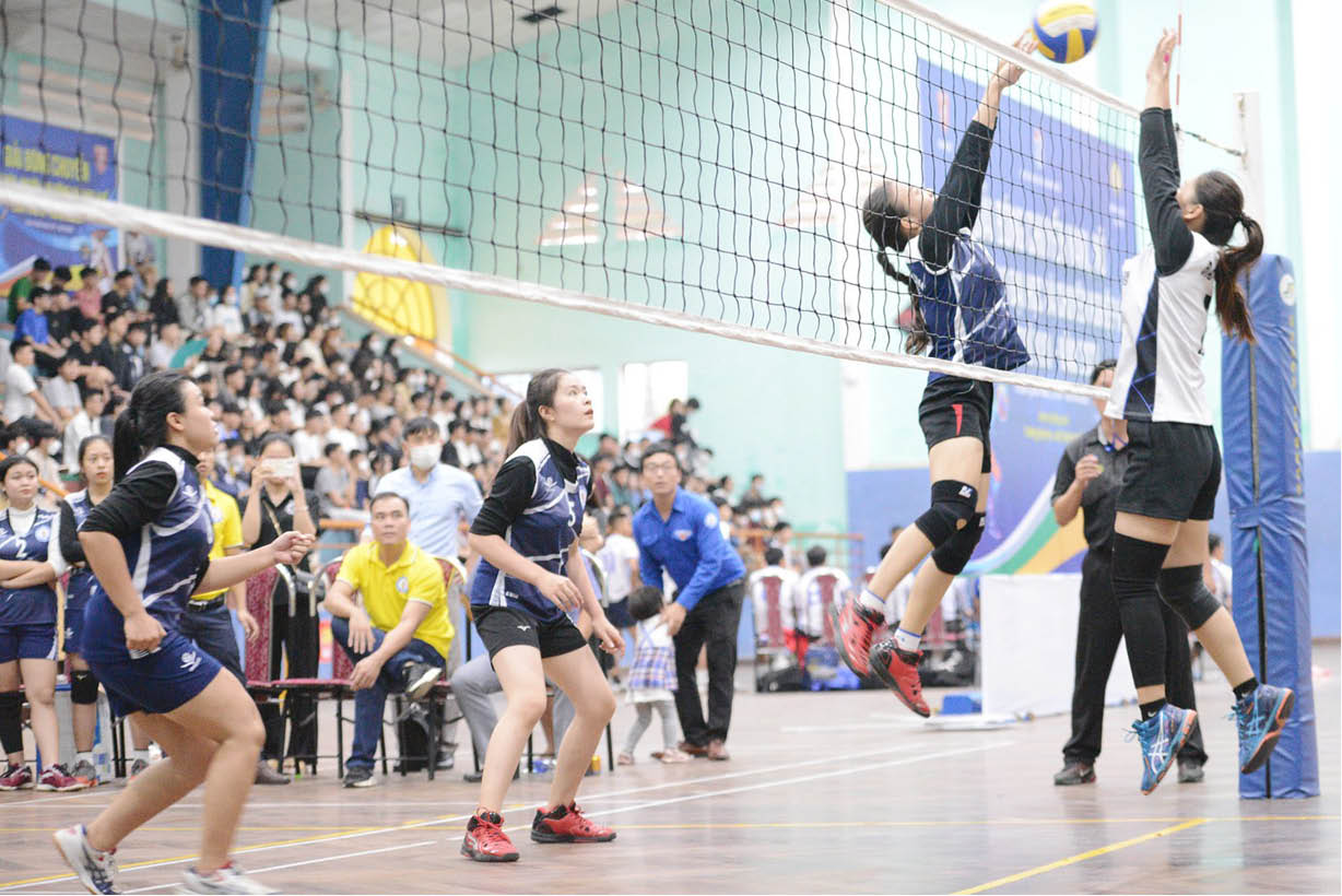Sôi động bóng chuyền các trường đại học