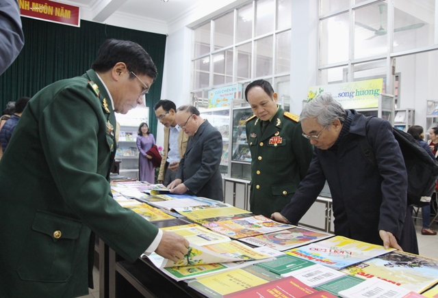 Chấn chỉnh, phê bình những đơn vị thực hiện chưa tốt việc mua và đọc báo, tạp chí của Đảng