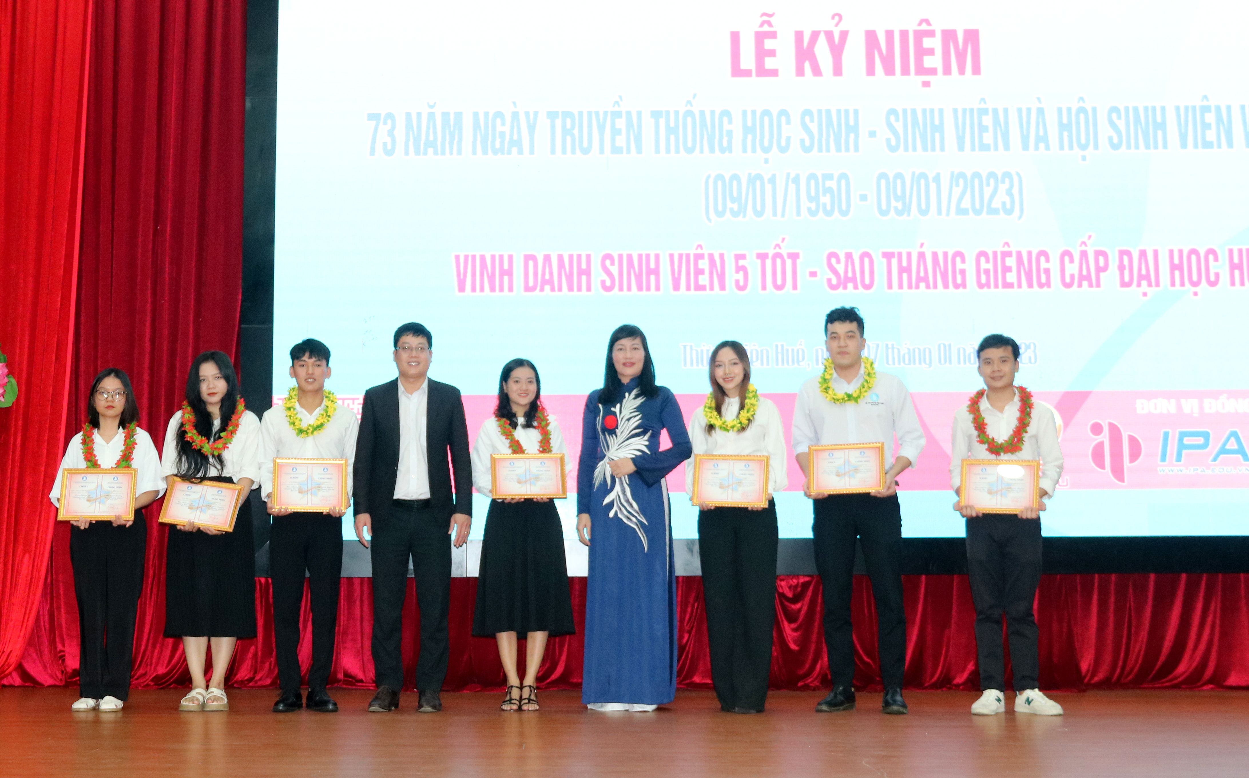 Vinh danh hơn 320 Sinh viên 5 tốt - Sao Tháng Giêng