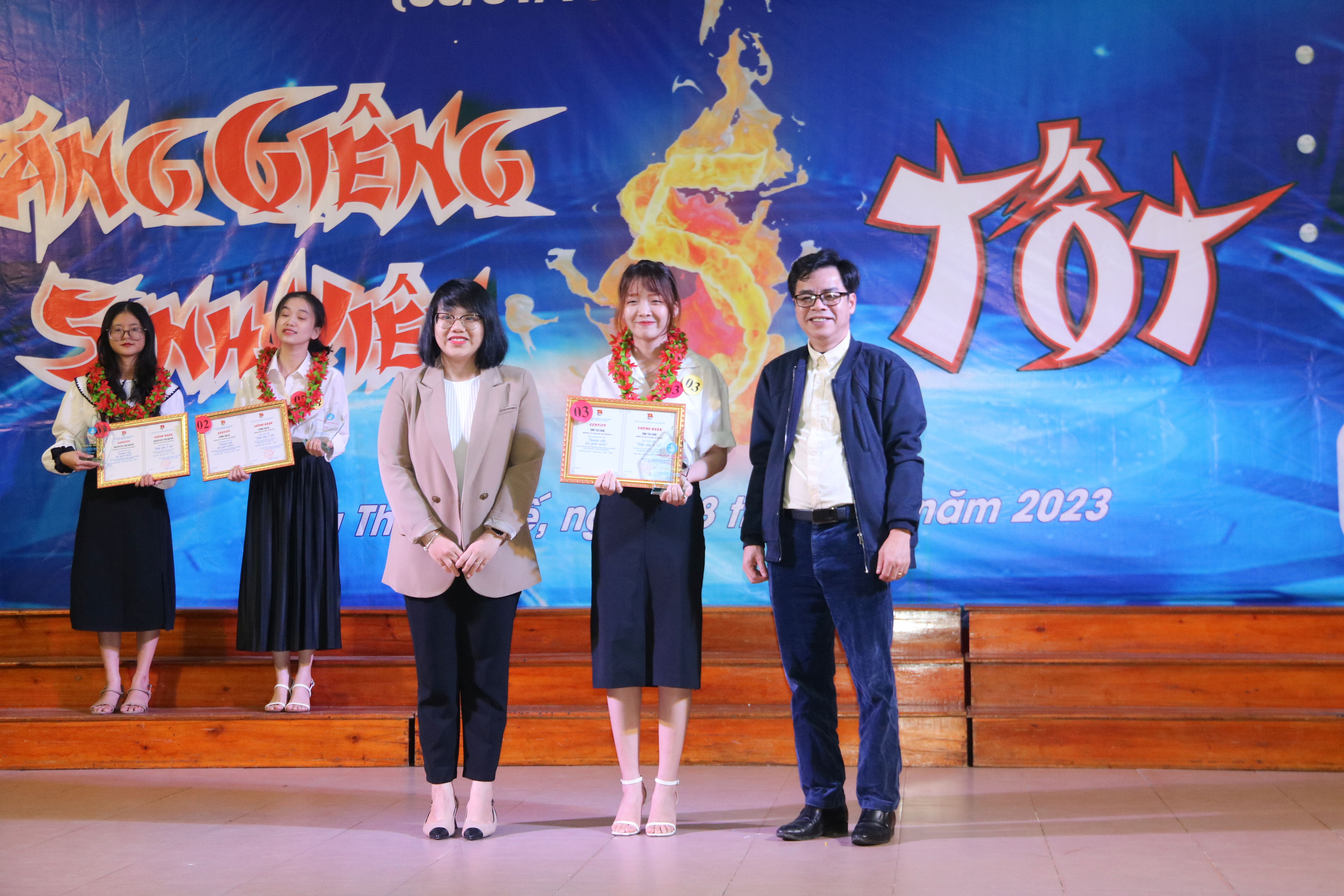 Tuyên dương hơn 215 “Sao Tháng Giêng” và “Sinh viên 5 tốt”