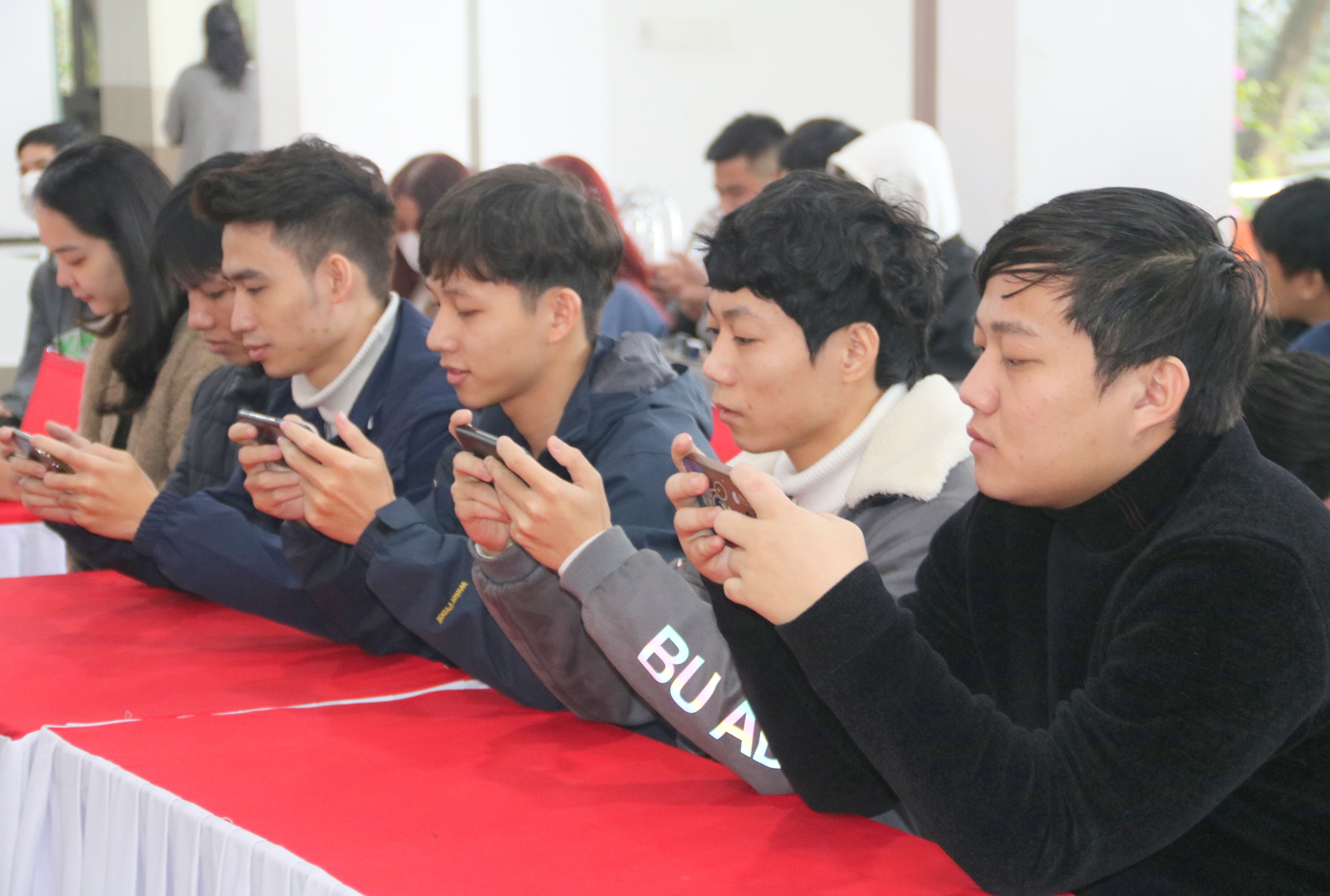 Gần 100 thí sinh tham gia giải Thể thao điện tử AOV Cup 2023