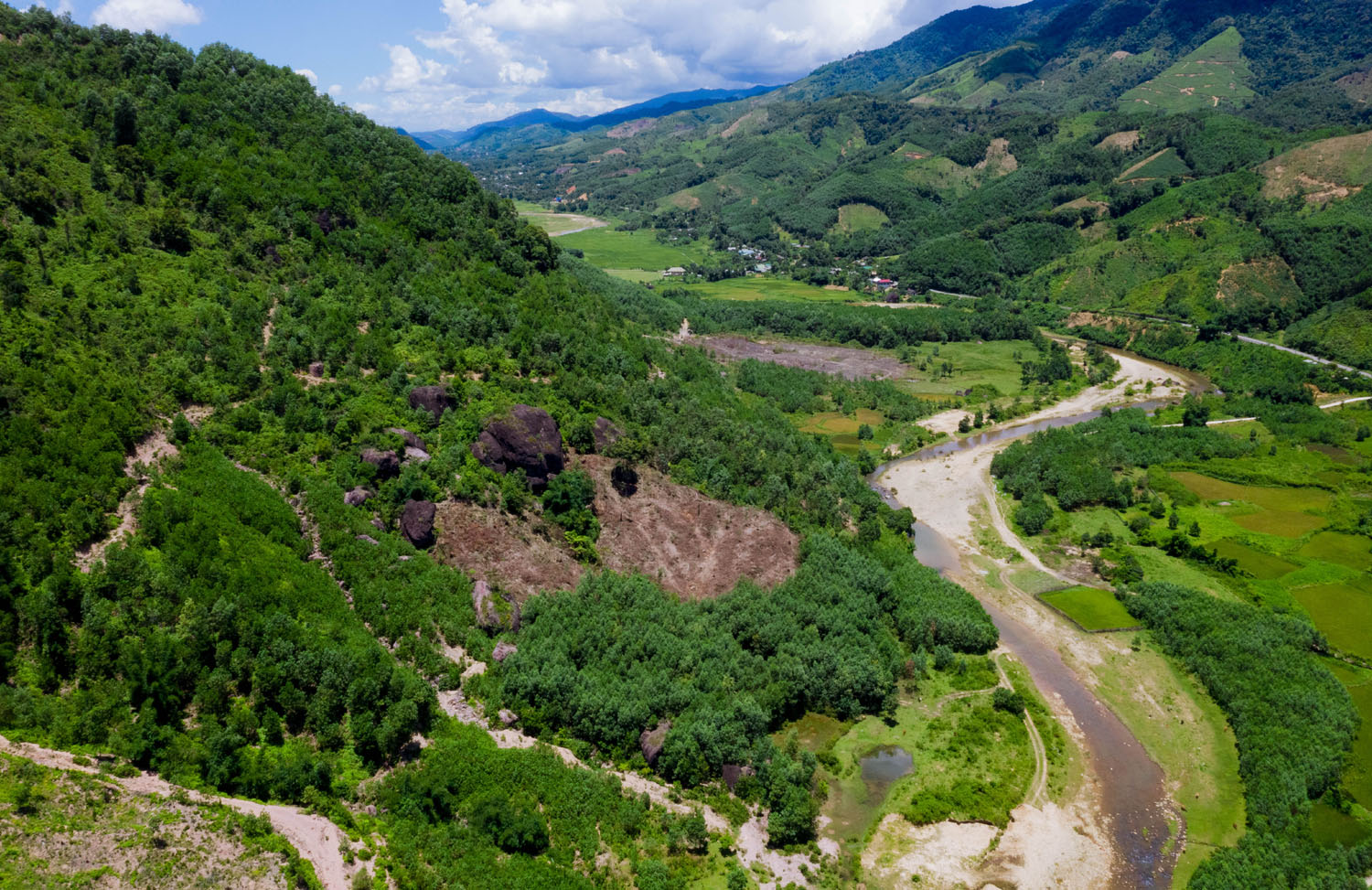 Tìm người nằm lại ở Cớp Va