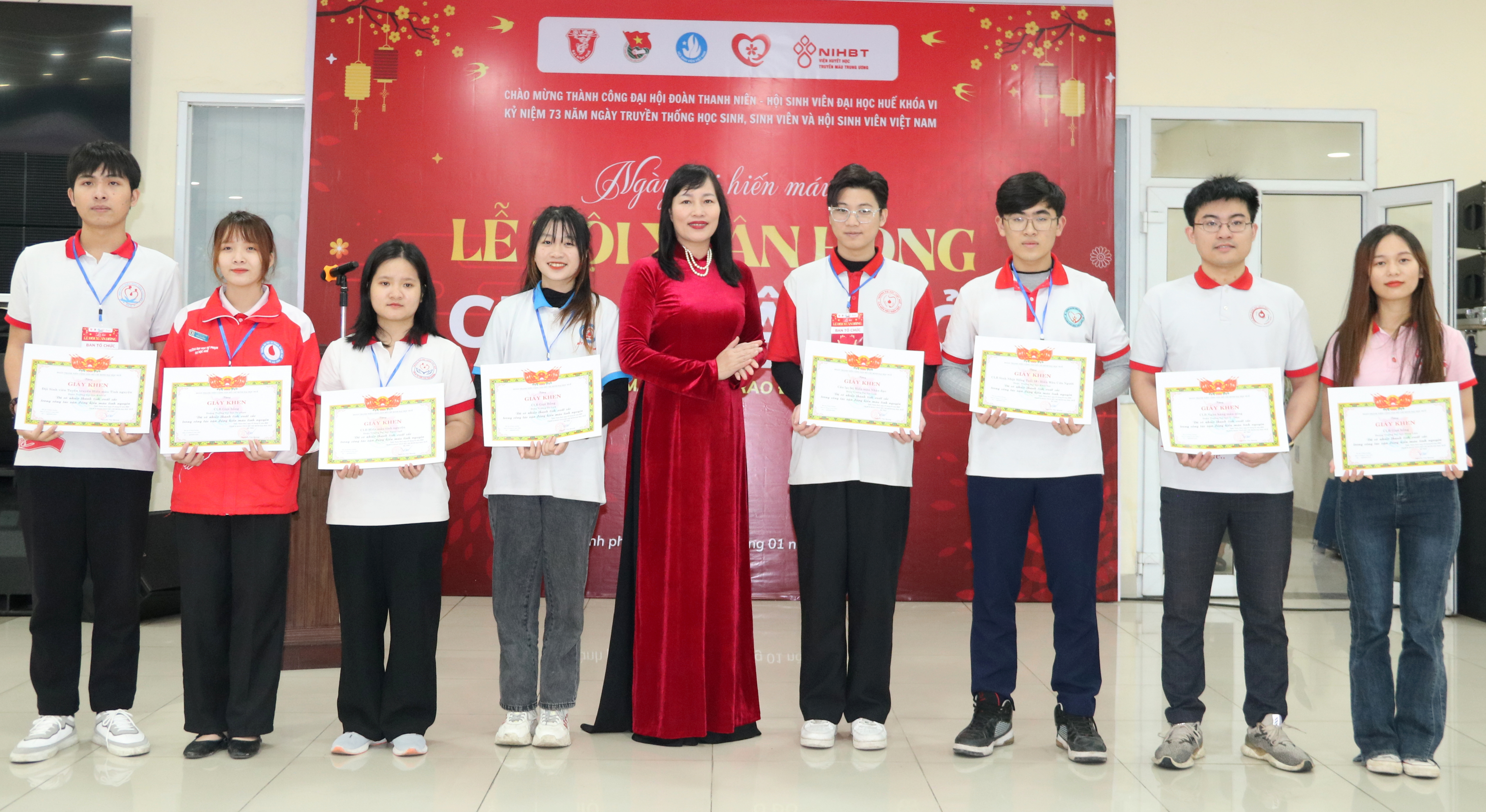 500 sinh viên tham gia lễ hội Xuân hồng - Ngày Chủ nhật đỏ năm 2023