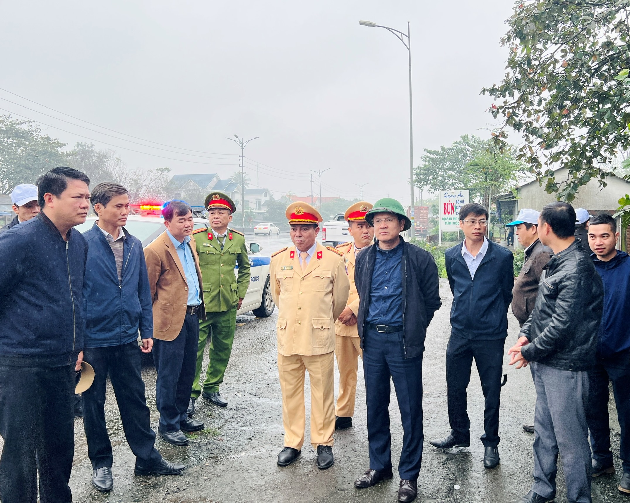 Hương Thủy phải căn chỉnh phù hợp việc treo cờ Tổ quốc, cờ Đảng dọc tuyến QL1A