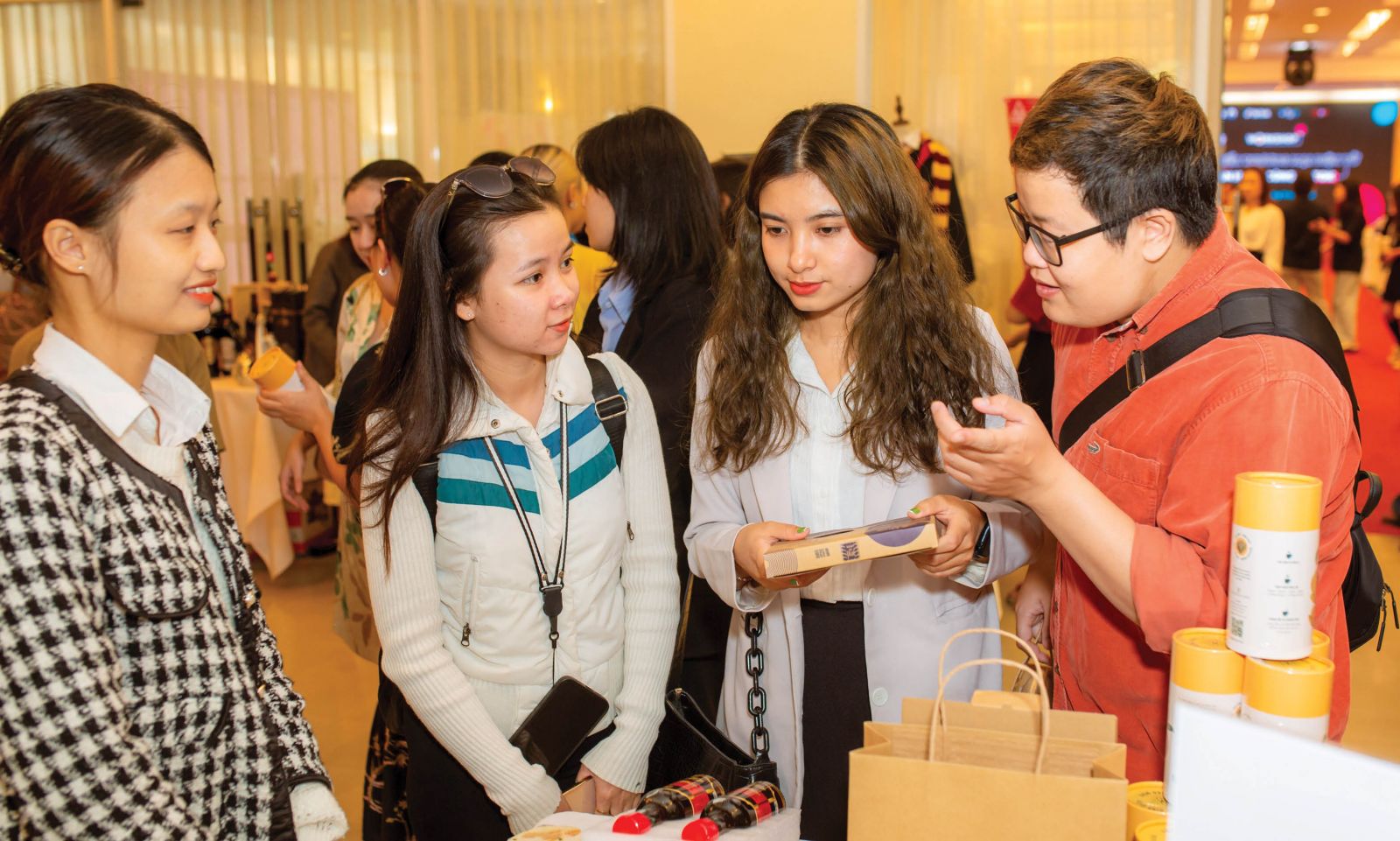 Hue businesses Innovating  creating together