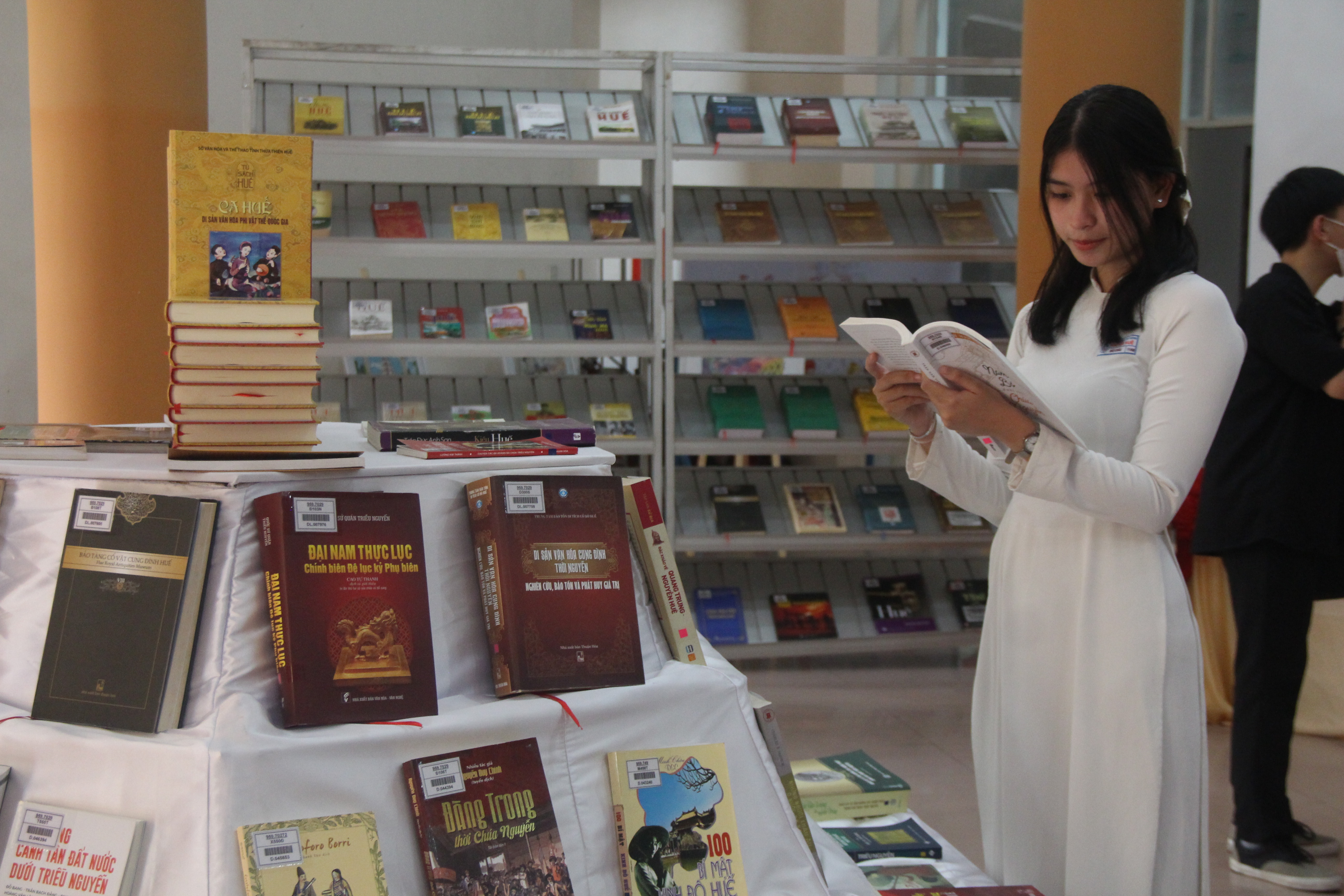 Hơn 5 700 thẻ thư viện được cấp cho bạn đọc trong năm 2022