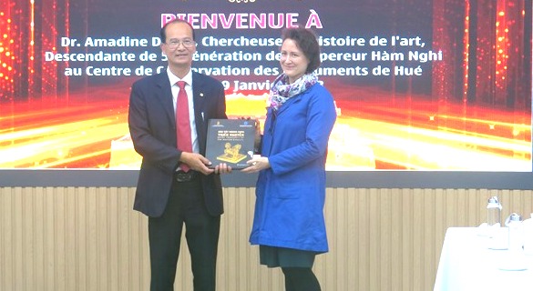 Continuing the cooperation in collecting and researching about Emperor Ham Nghi