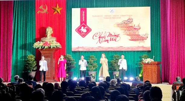 TP Huế gặp mặt cán bộ chủ chốt và lãnh đạo qua các thời kỳ