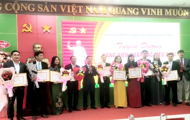 Triển khai nhiệm vụ 2023 và tuyên dương 10 đảng viên xuất sắc tiêu biểu