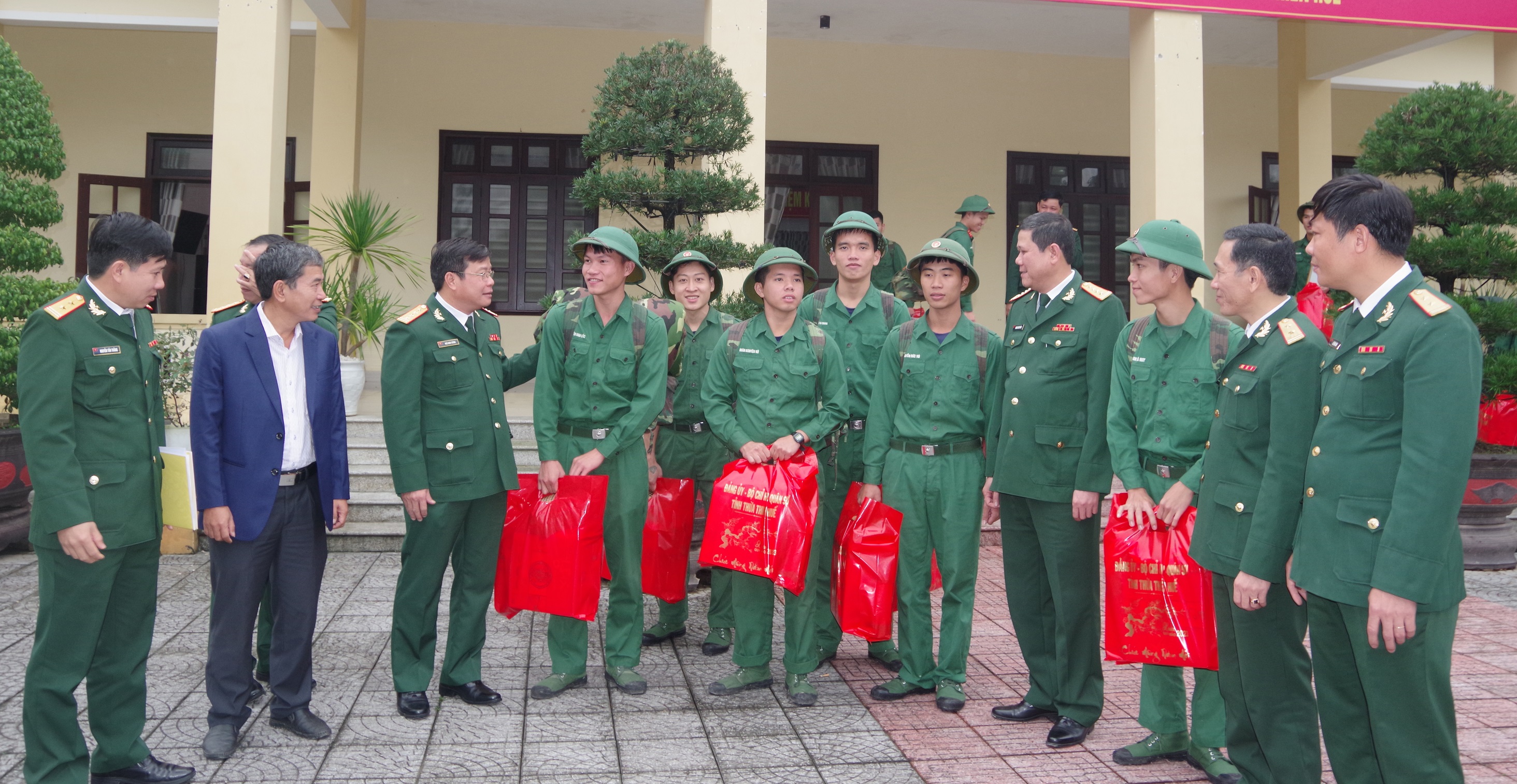 240 chiến sĩ hoàn thành nghĩa vụ quân sự trở về địa phương