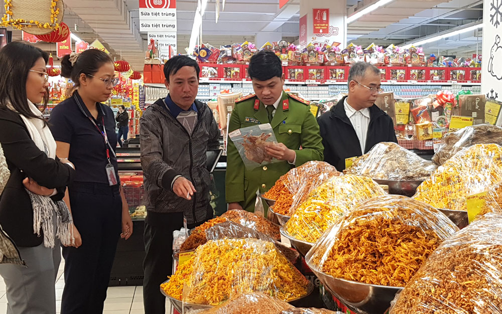 Thanh kiểm tra đi đôi với nâng cao nhận thức về an toàn thực phẩm