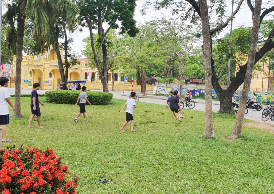 Sân chơi cho thiếu nhi thành phố