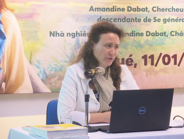 Descendant of Emperor Ham Nghi talking with students in Hue