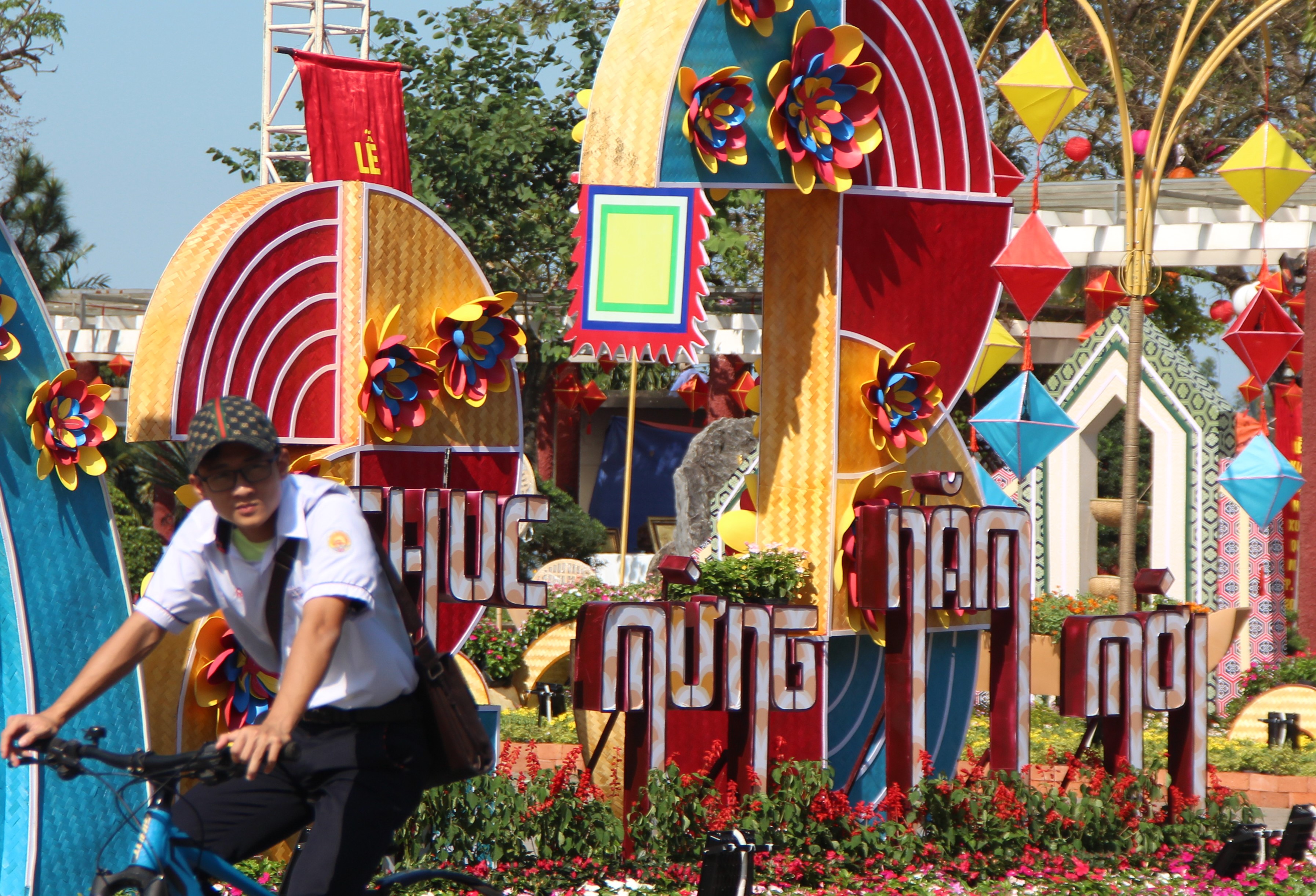 Tô điểm không gian tết cho đô thị