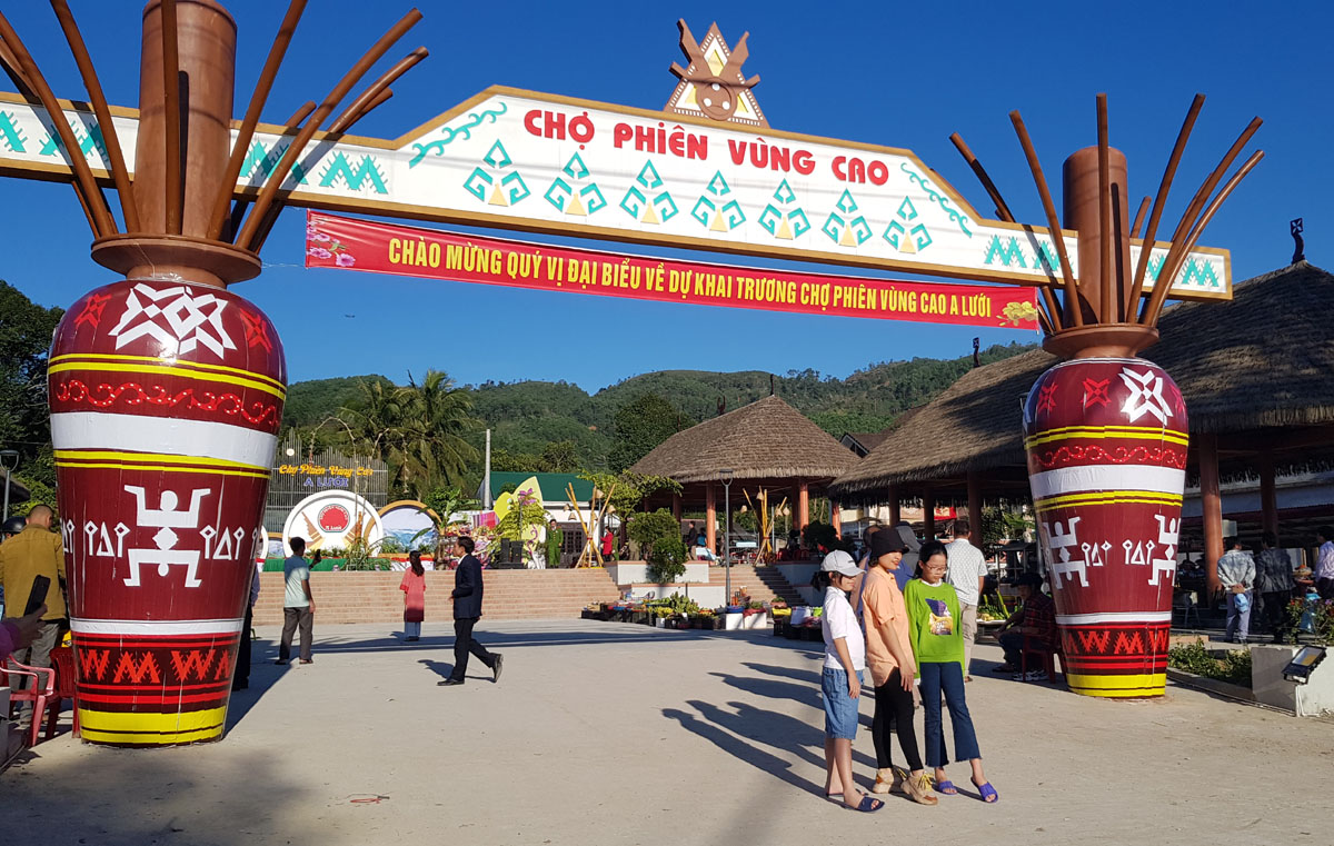 Đi chợ phiên A Lưới mua đặc sản vùng cao