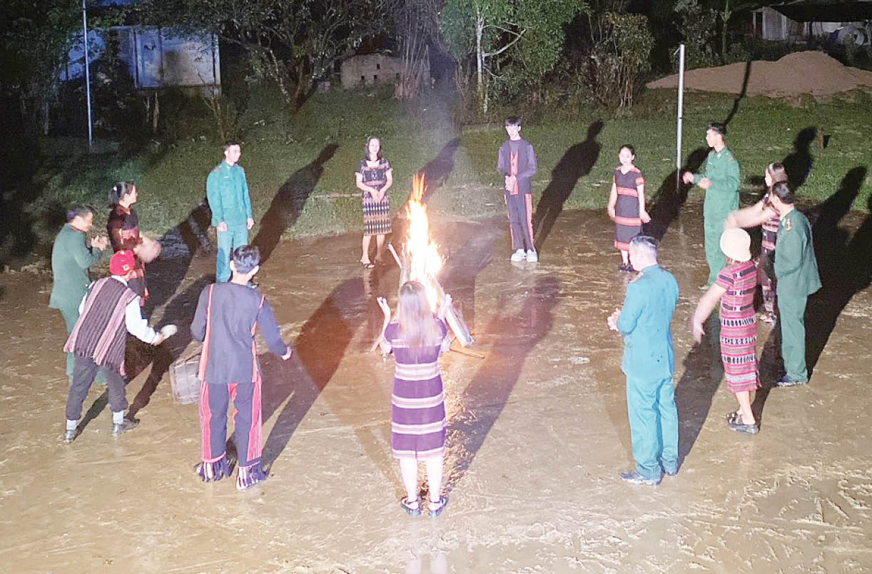 Bản làng rộn vang tiếng hát mừng xuân