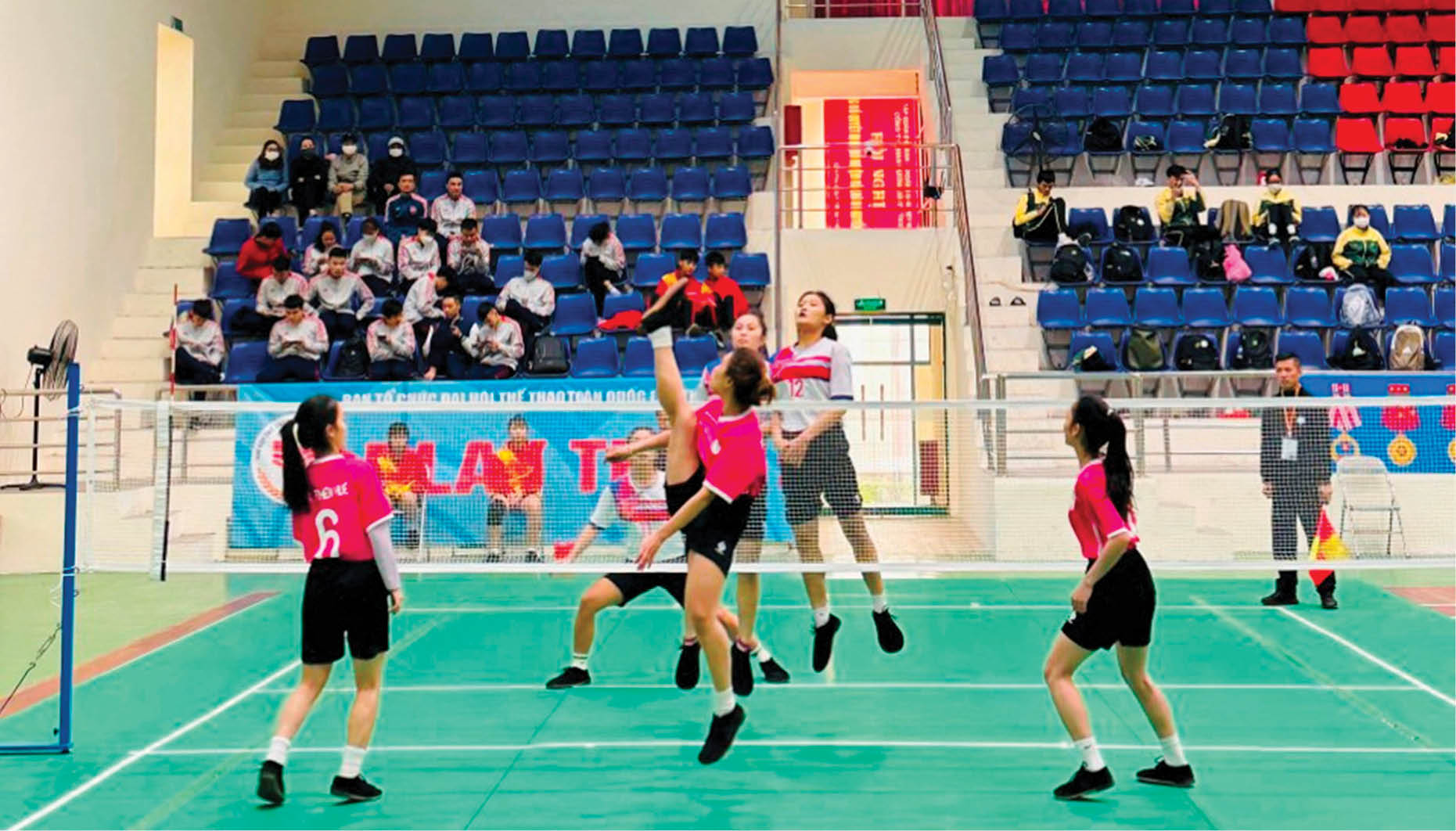 Đá cầu trọn niềm vui