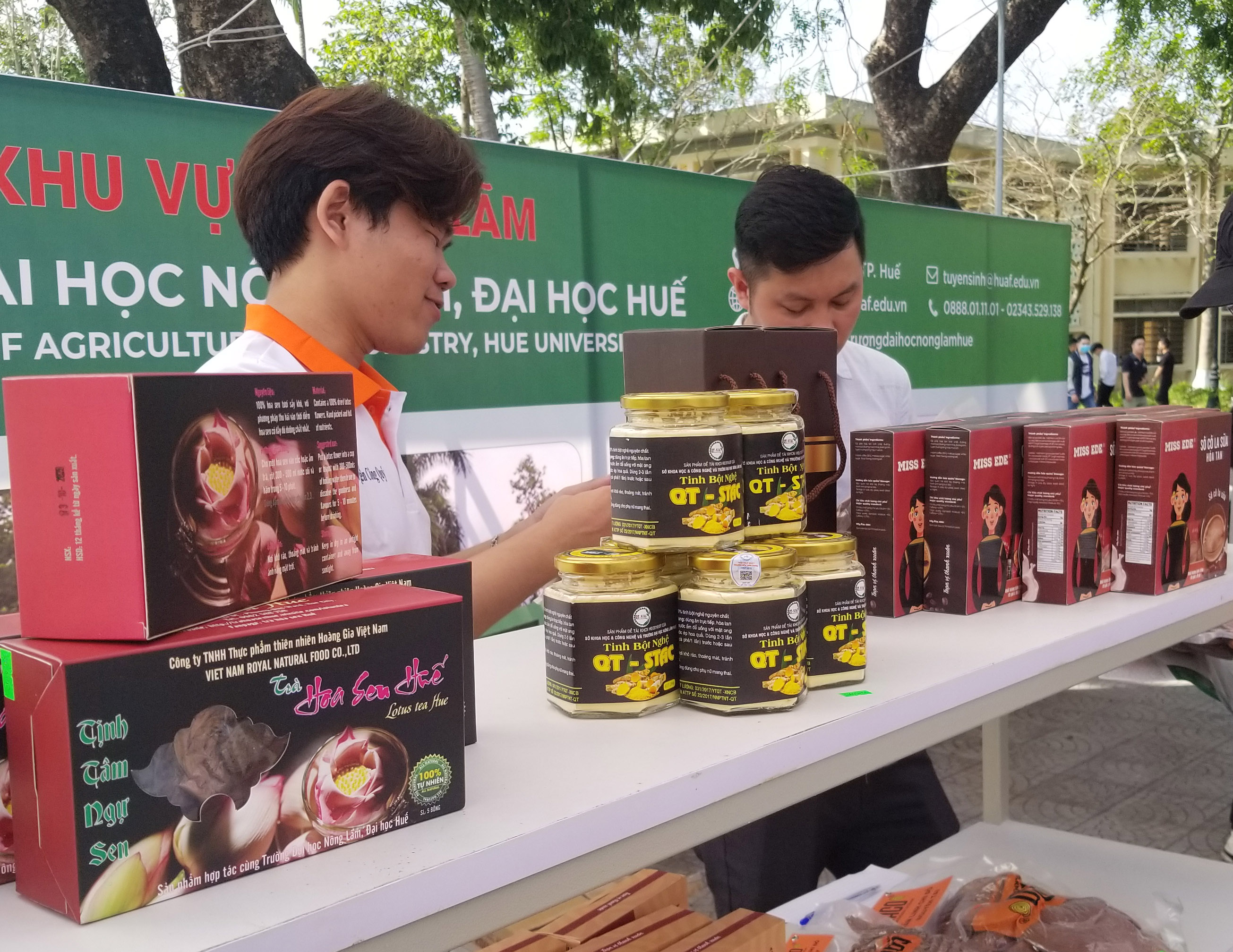 Hơn 500 chủng loại, 3 500 sản phẩm được trưng bày, giới thiệu