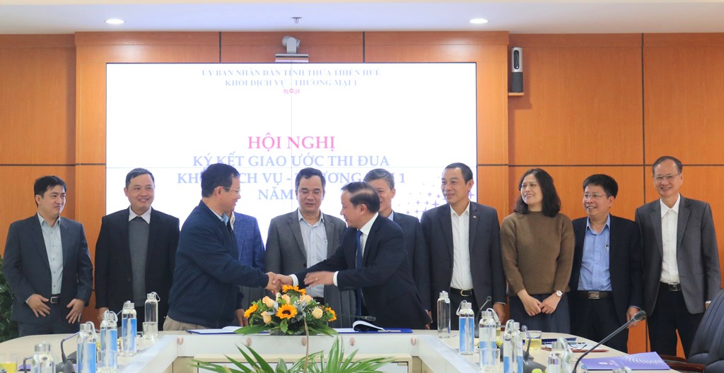 Khối thi đua Dịch vụ - Thương mại I Ký kết nhiều nội dung quan trọng trong năm 2023