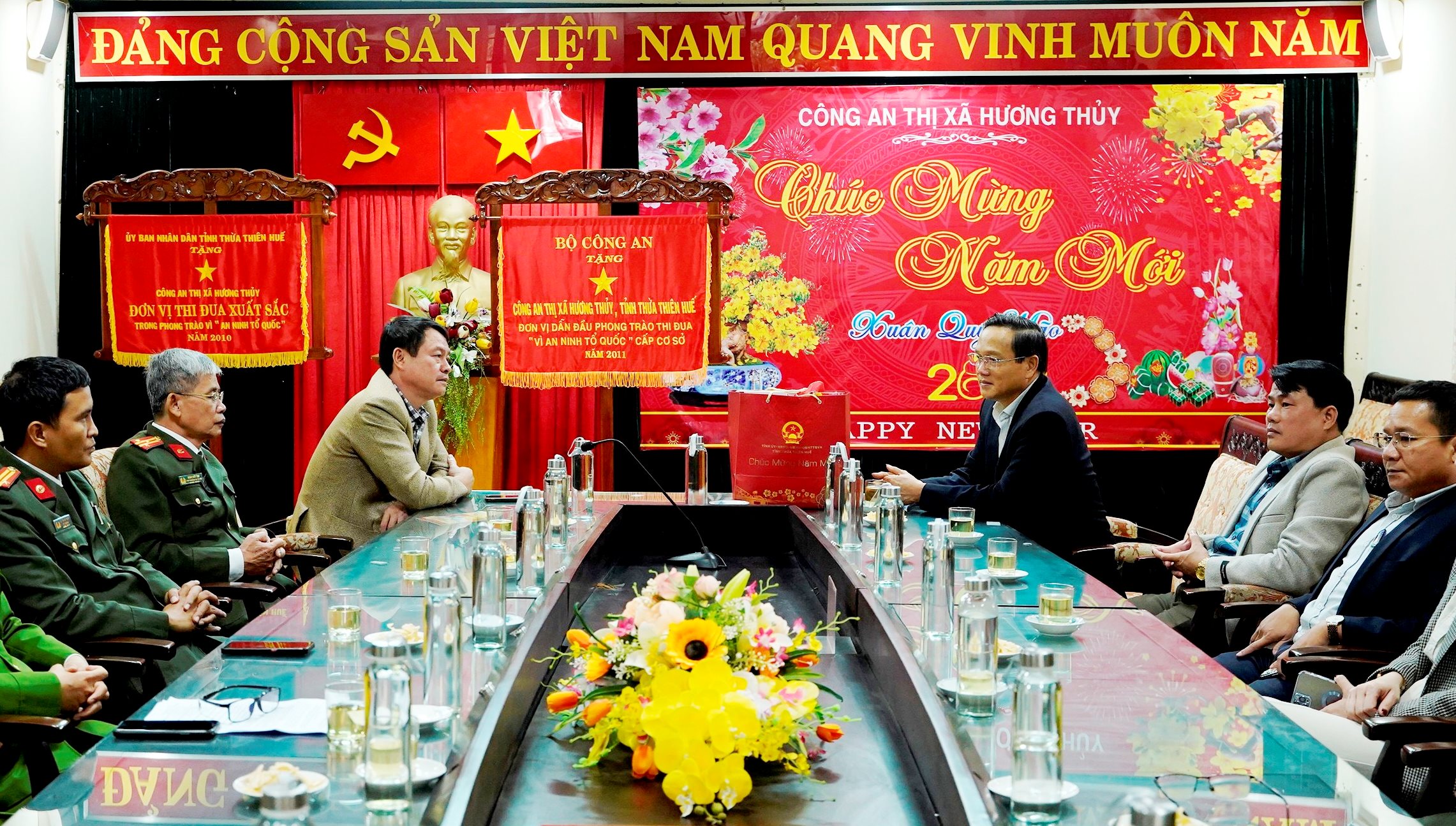 Phó Chủ tịch Thường trực HĐND tỉnh chúc Tết các đơn vị trên địa bàn TX Hương Thủy