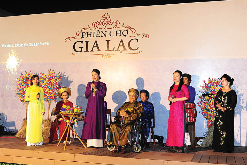 “Ăn ngon, chơi vui, nghe hay” ở phiên chợ tết Gia Lạc