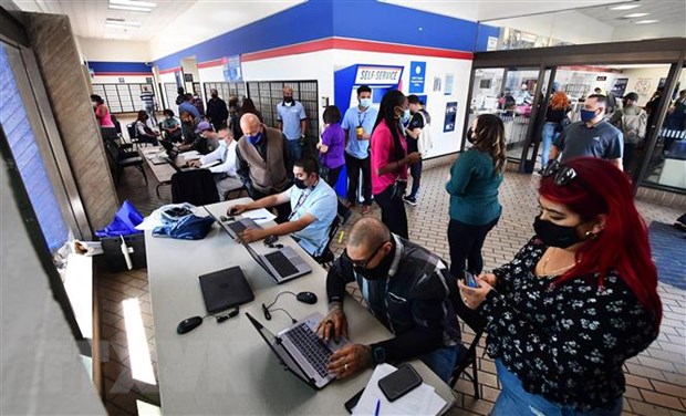 ILO Tăng trưởng việc làm toàn cầu sẽ giảm một nửa trong năm 2023