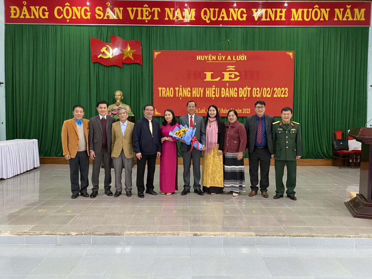 Trao Huy hiệu Đảng cho 29 đảng viên