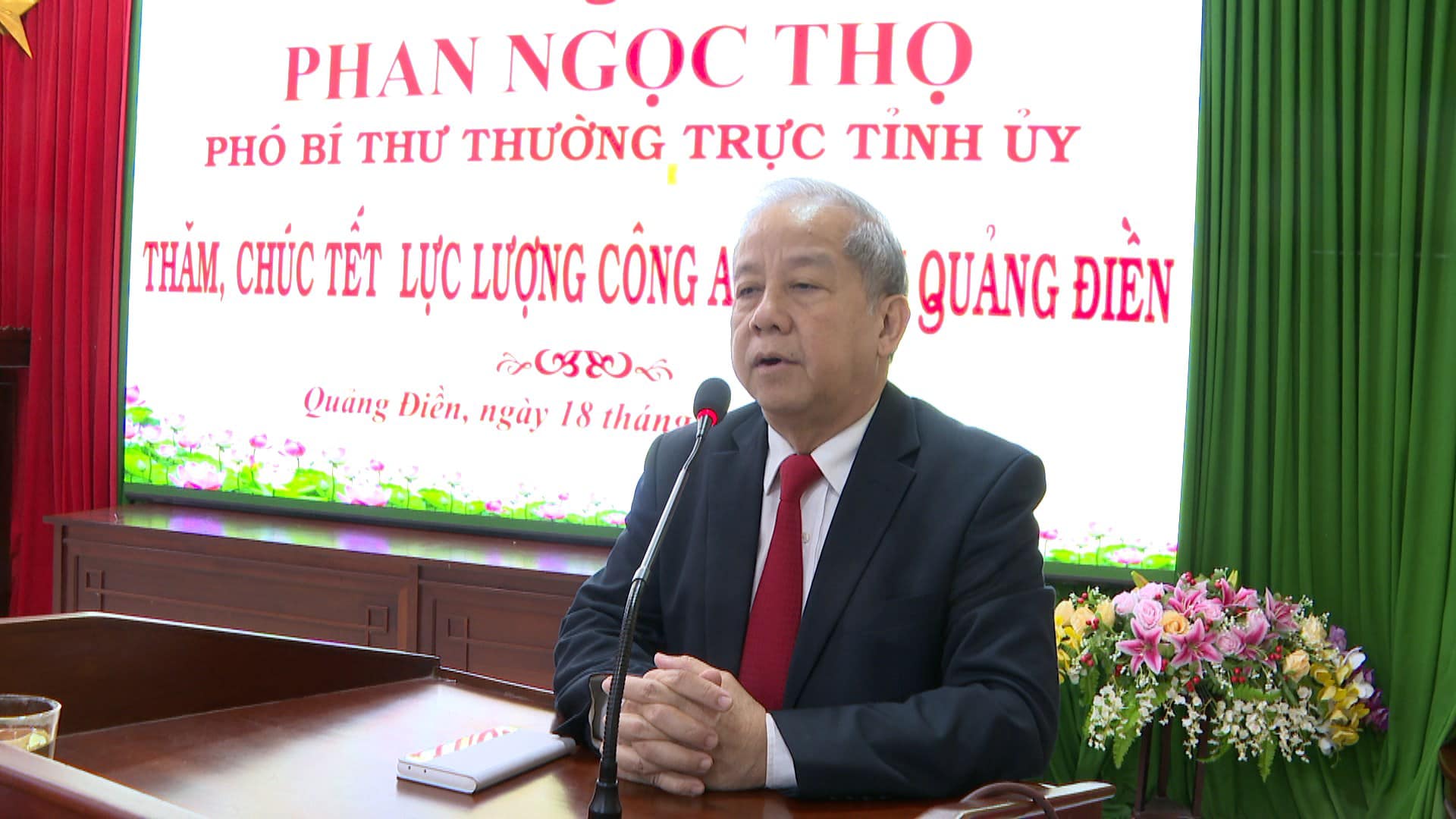 Phó Bí thư Thường trực Tỉnh uỷ Phan Ngọc Thọ chúc tết cán bộ chiến sĩ Công an huyện Quảng Điền