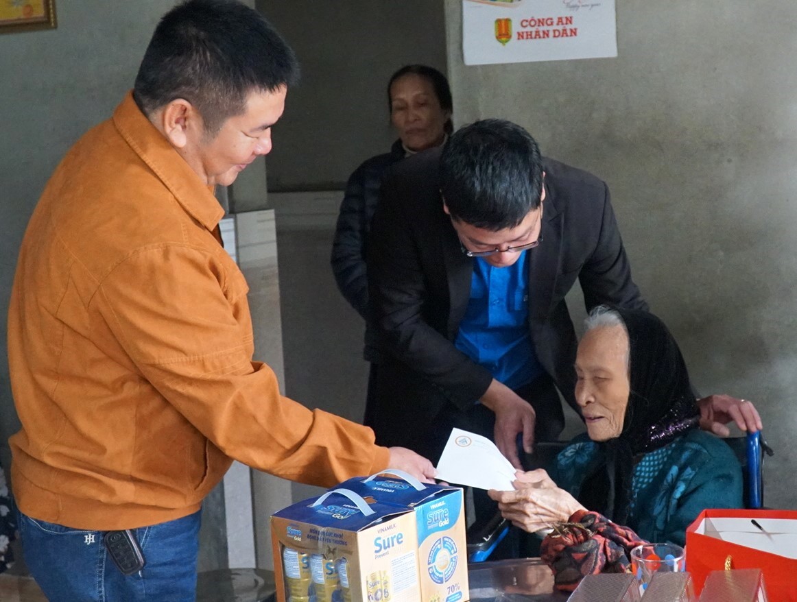 Góp sức trẻ sẻ chia tết ấm