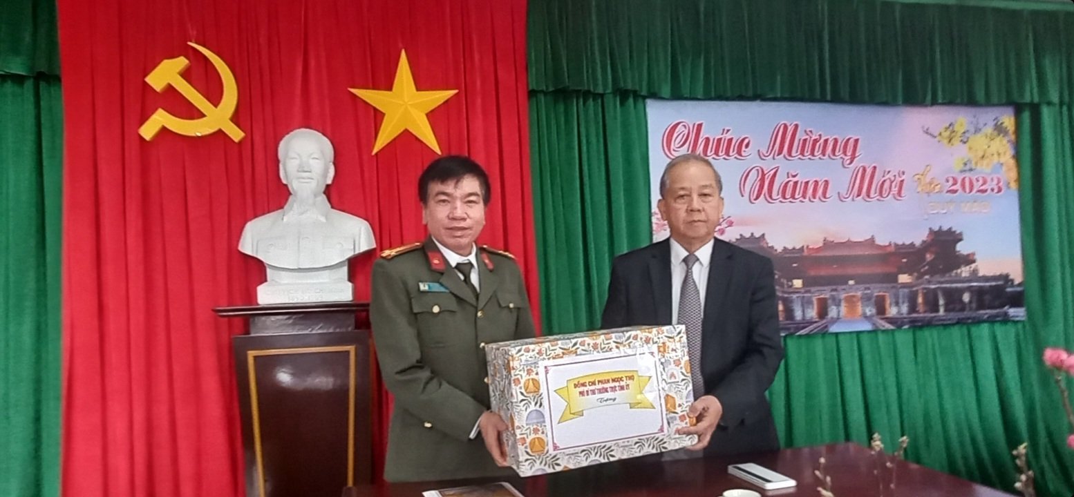 Phó Bí thư thường trực Tỉnh ủy Phan Ngọc Thọ thăm, chúc Tết Phòng An ninh chính trị nội bộ - Công an tỉnh