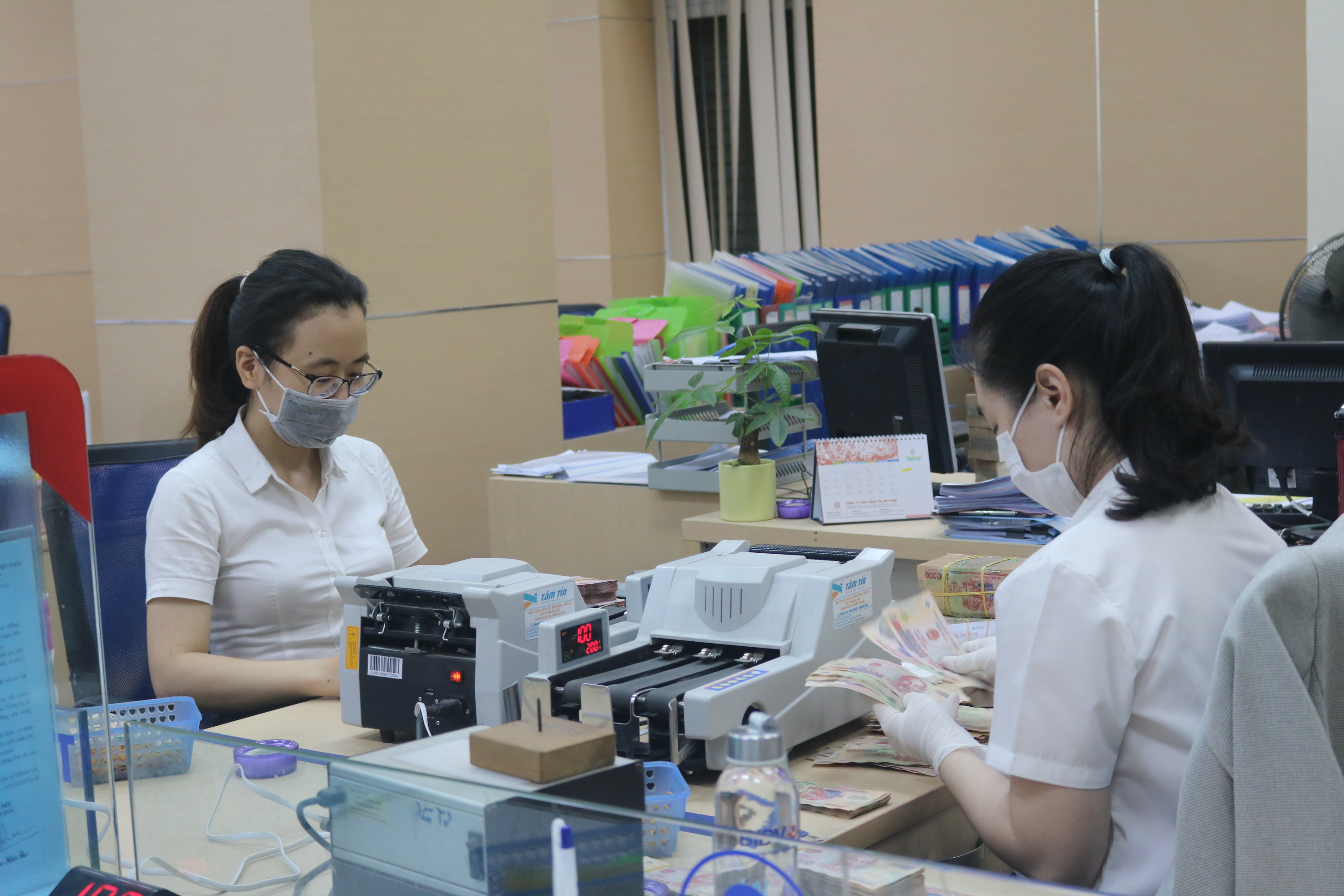 Tiền nhàn rỗi “chảy” về ngân hàng