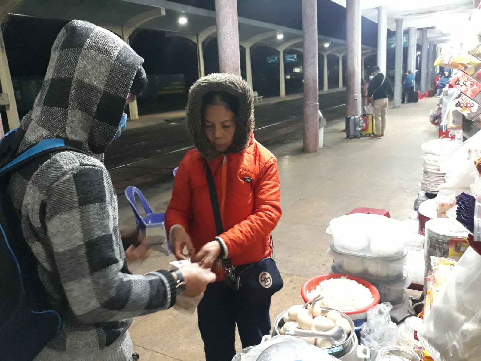 Sân ga ngày cuối năm