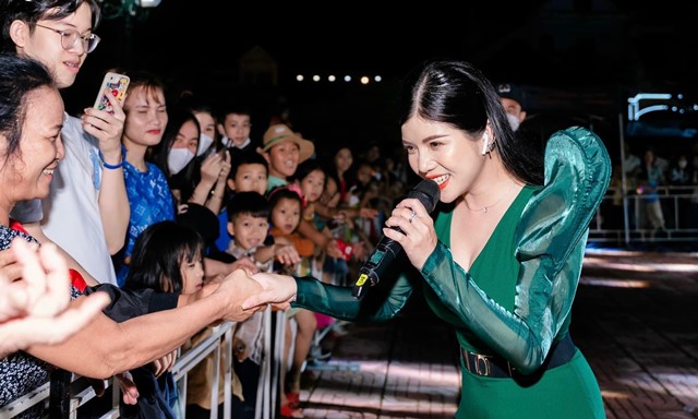 Đón giao thừa trên sân khấu