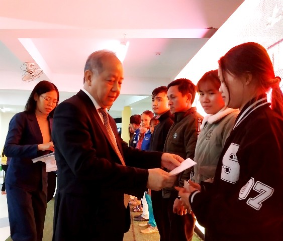 Phó Bí thư Thường trực Tỉnh ủy Phan Ngọc Thọ chung vui đêm giao thừa “Mùa xuân trên quê hương mới”