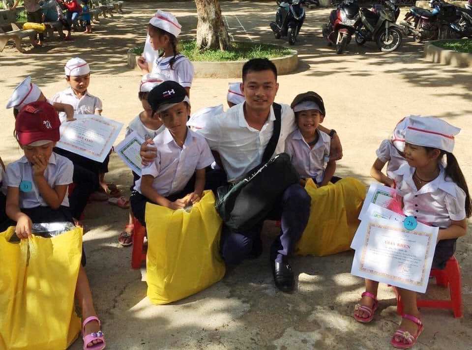 “Người đi xin” lo tết cho học sinh nghèo