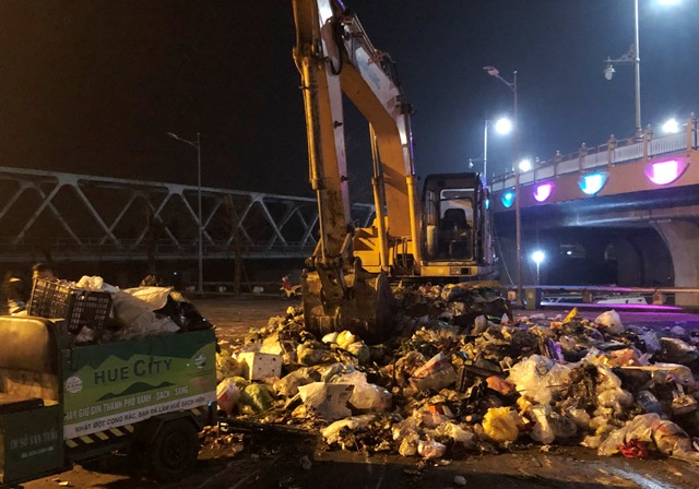 Thu gom rác trở lại vào mùng 3 Tết
