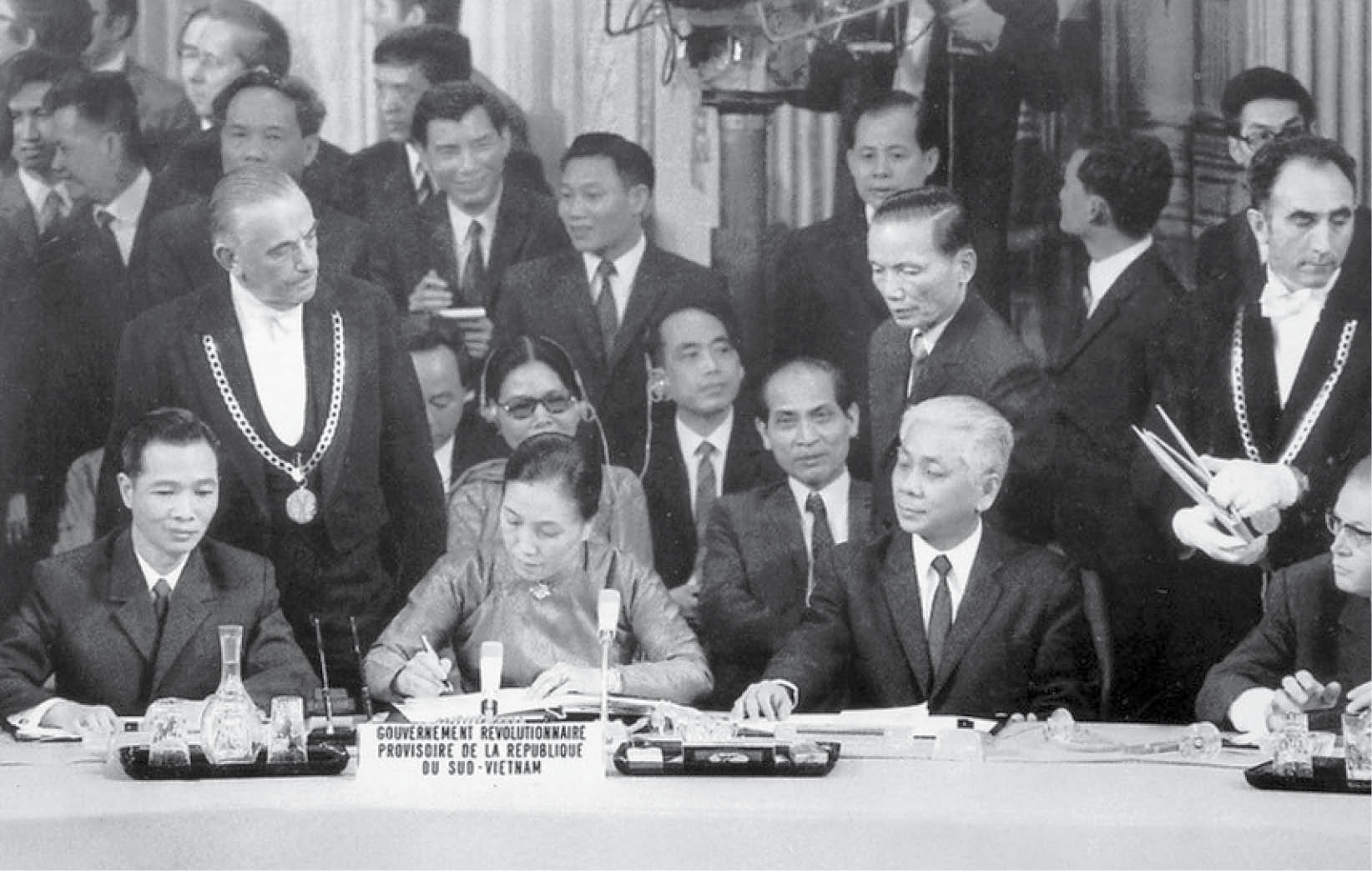 Nhà ngoại giao Nguyễn Thị Bình tại hội đàm Paris qua báo giới phương tây