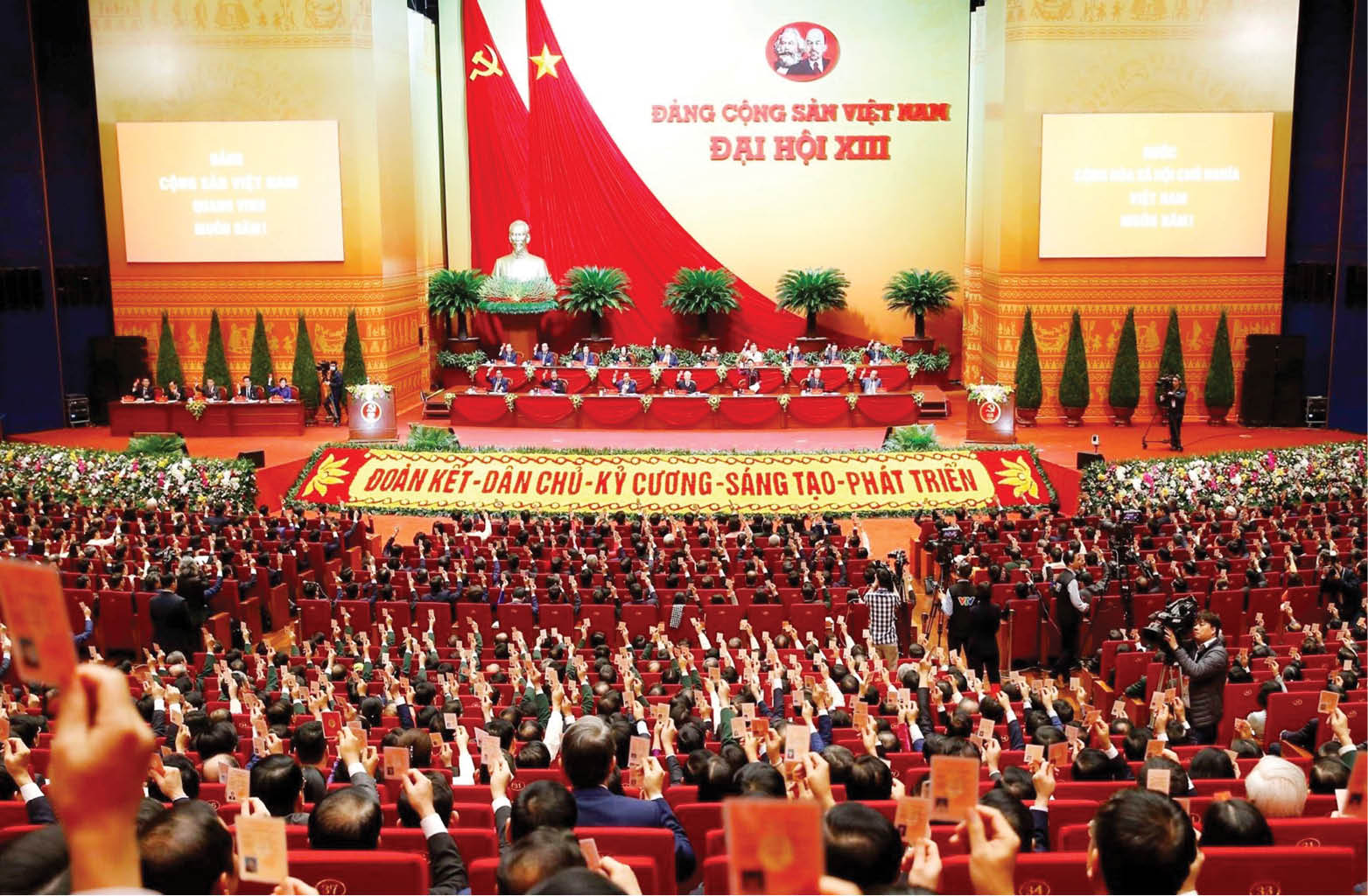 Củng cố “niềm tin chính trị”