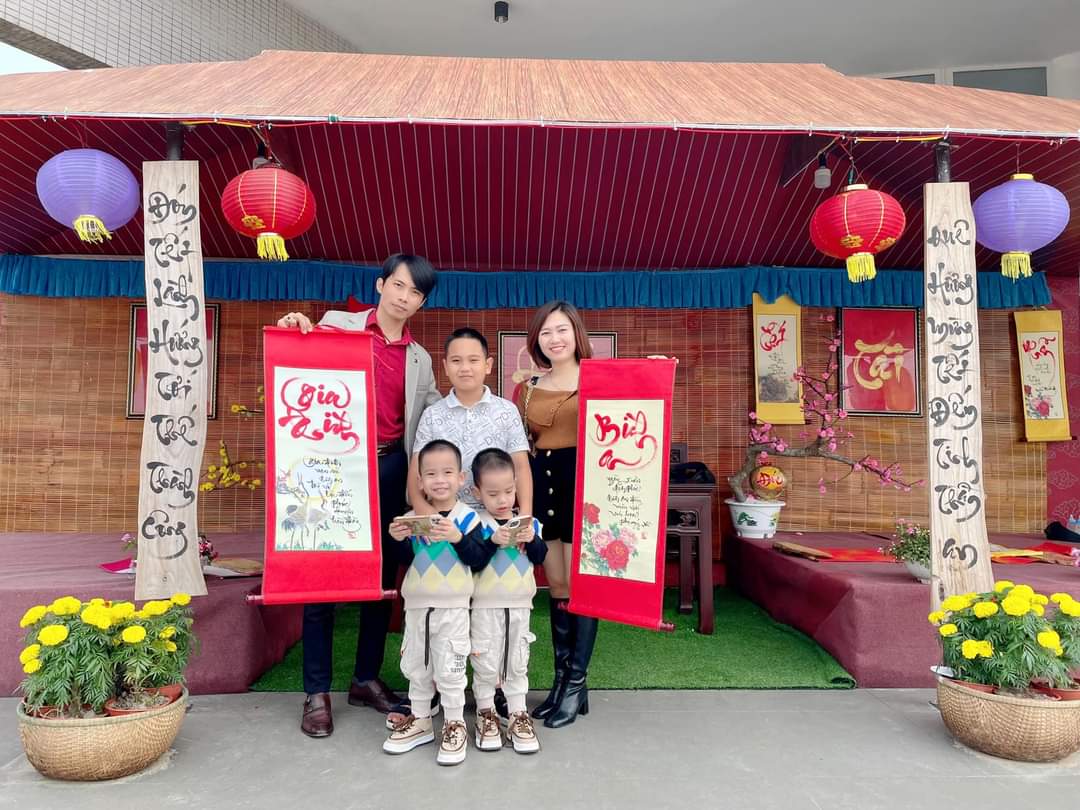 Preserving the cultural beauty of seeking calligraphy on the first days of spring