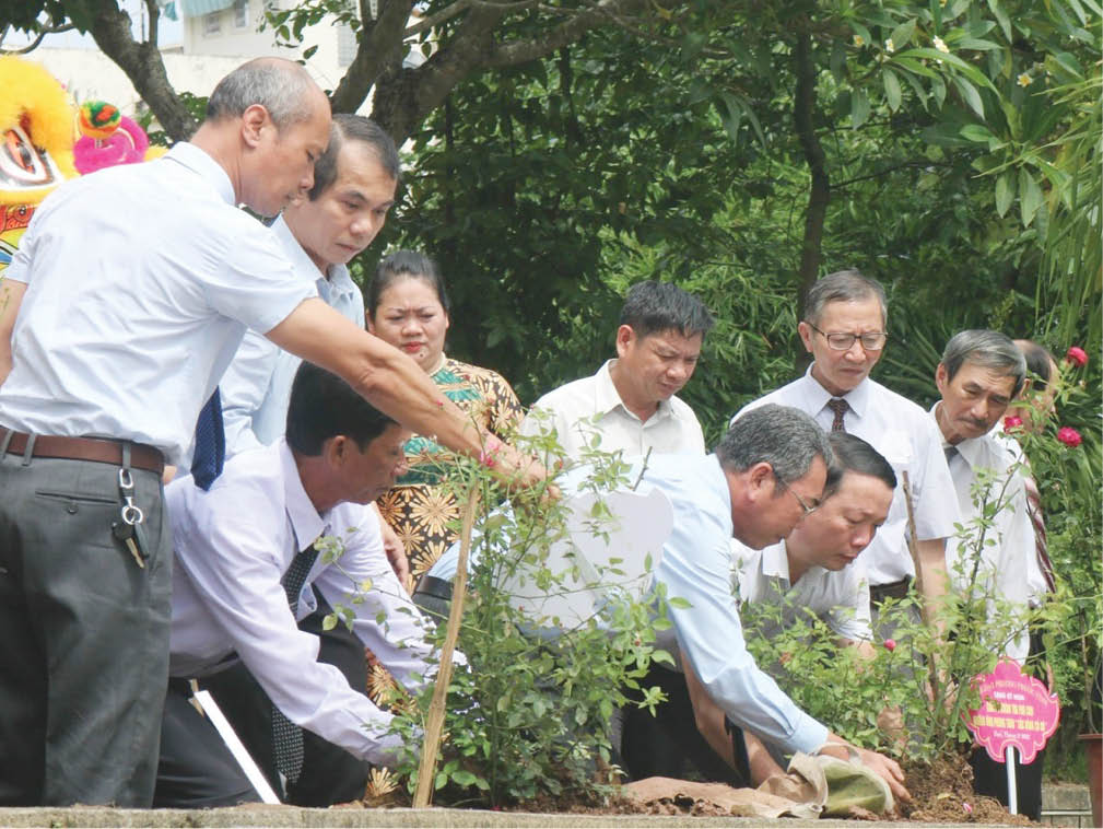 “Cầu nối” với các cộng đồng tôn giáo